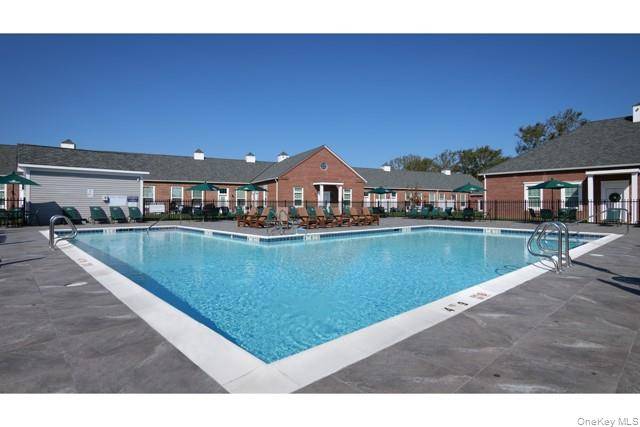 75 Circle DR #75-105, Central Islip, NY 11722