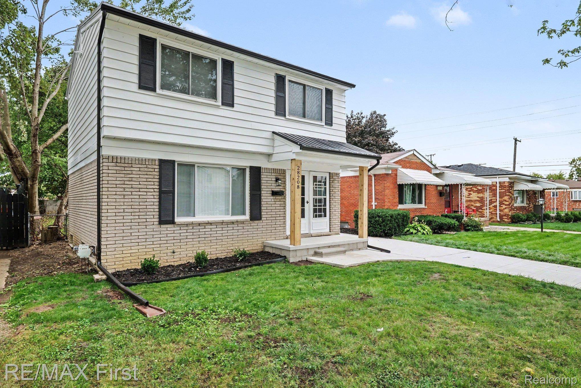 28208 Rockwood ST, St. Clair Shores, MI 48081