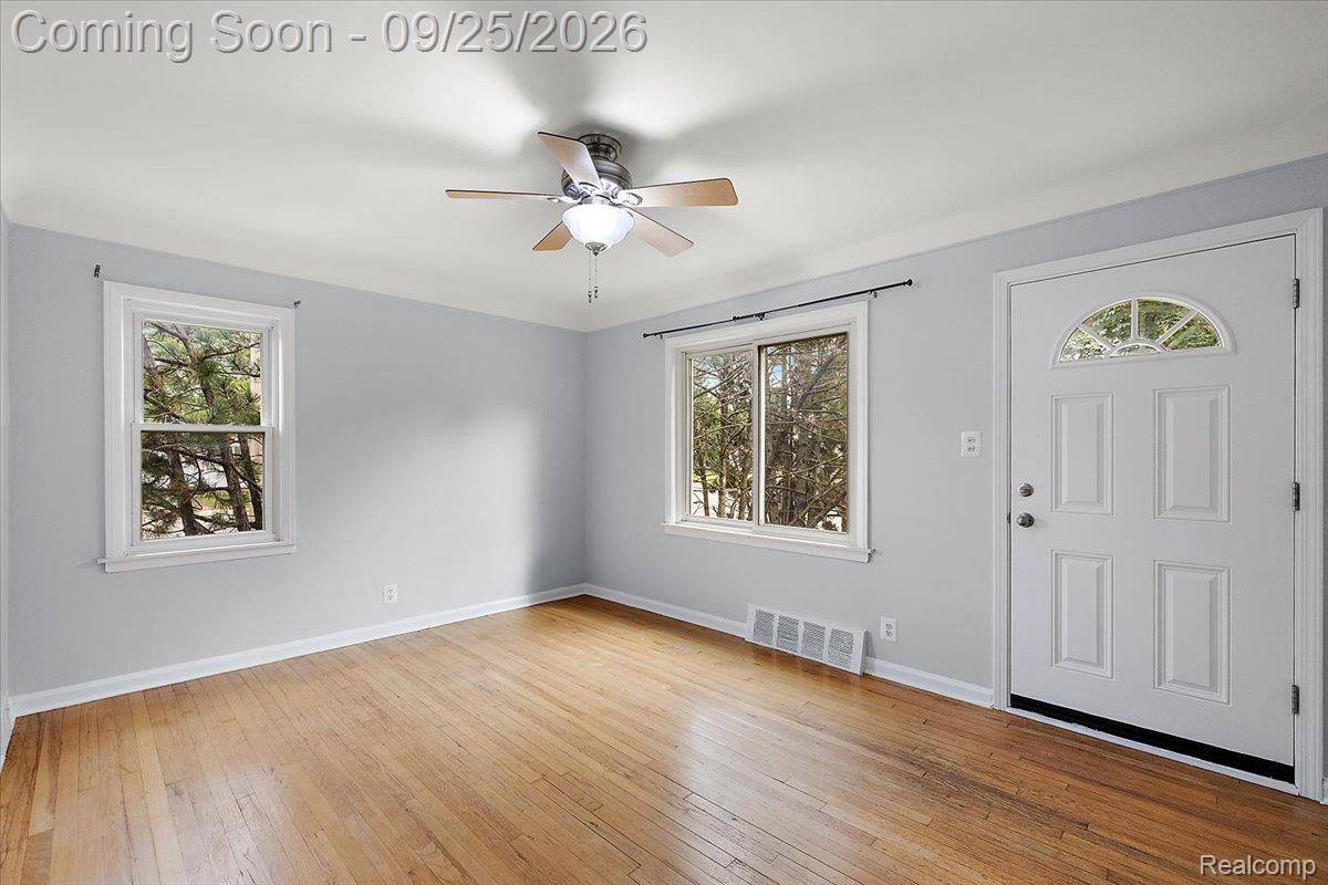 3225 N Vermont AVE, Royal Oak, MI 48073