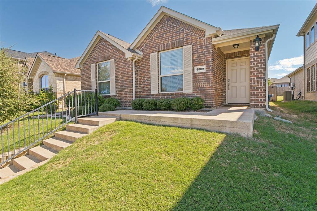5809 Wake Robin Drive, Fort Worth, TX 76123