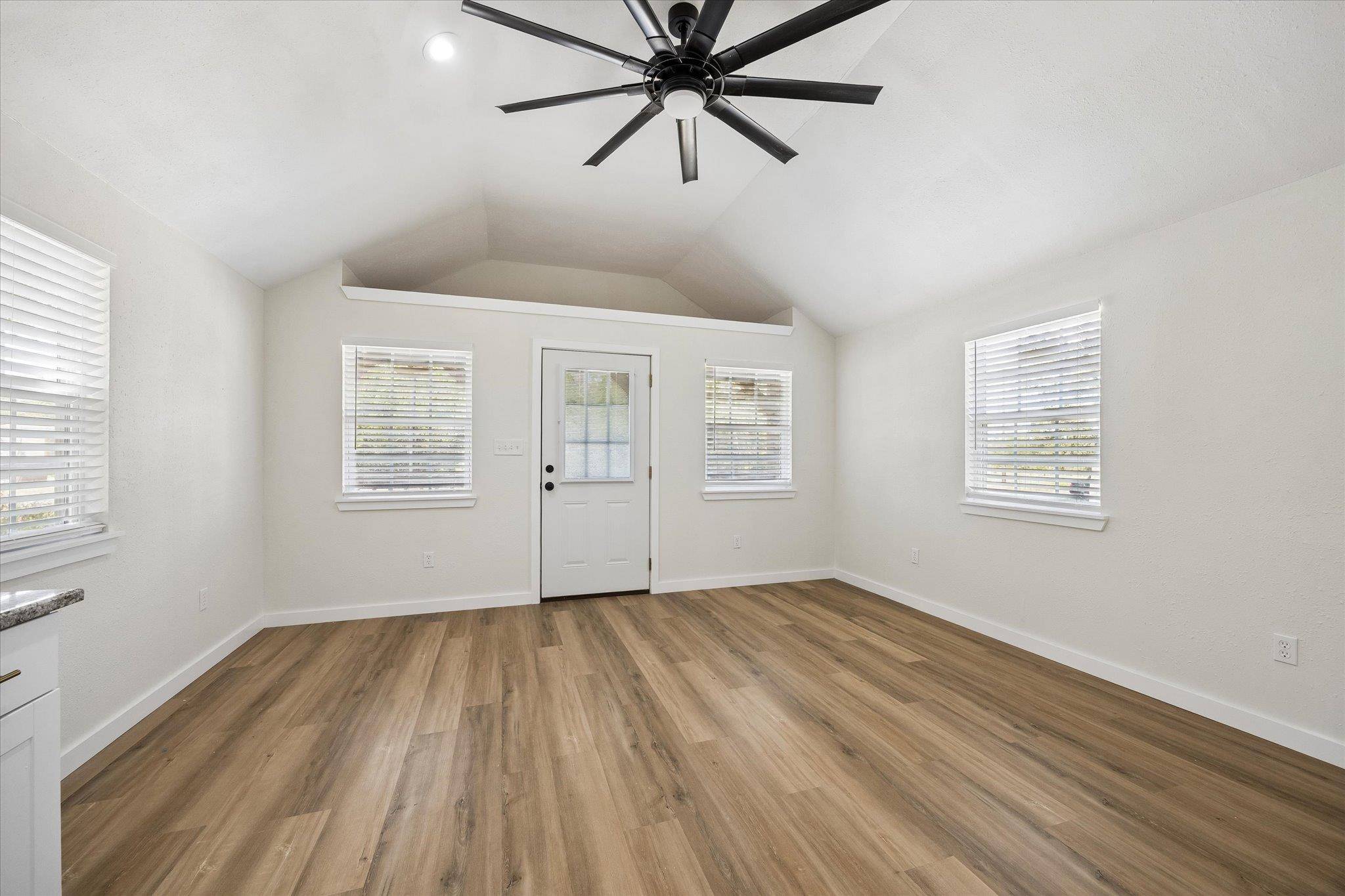 222 Houston Ave, Somerville, TX 77879