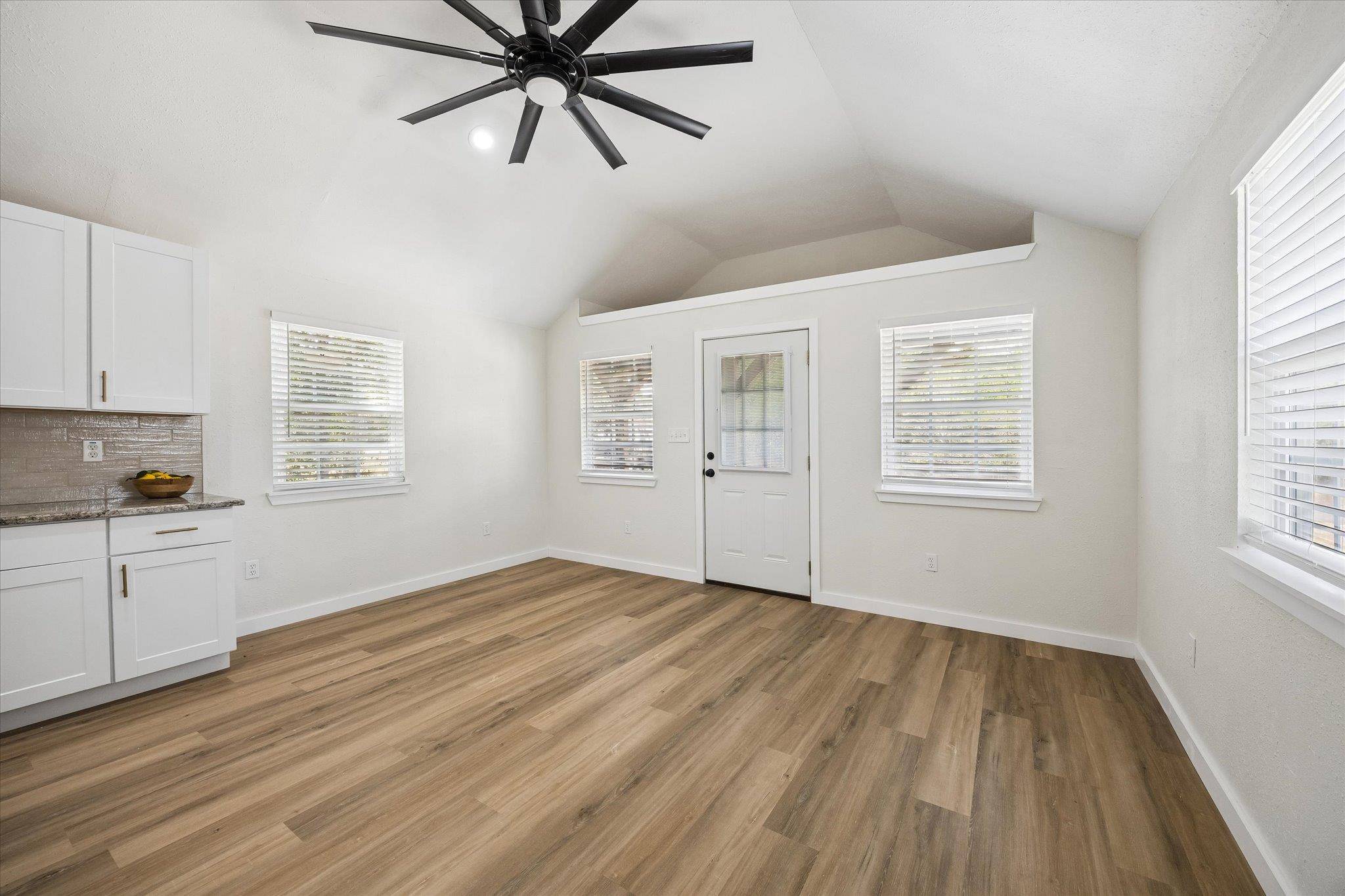 222 Houston Ave, Somerville, TX 77879