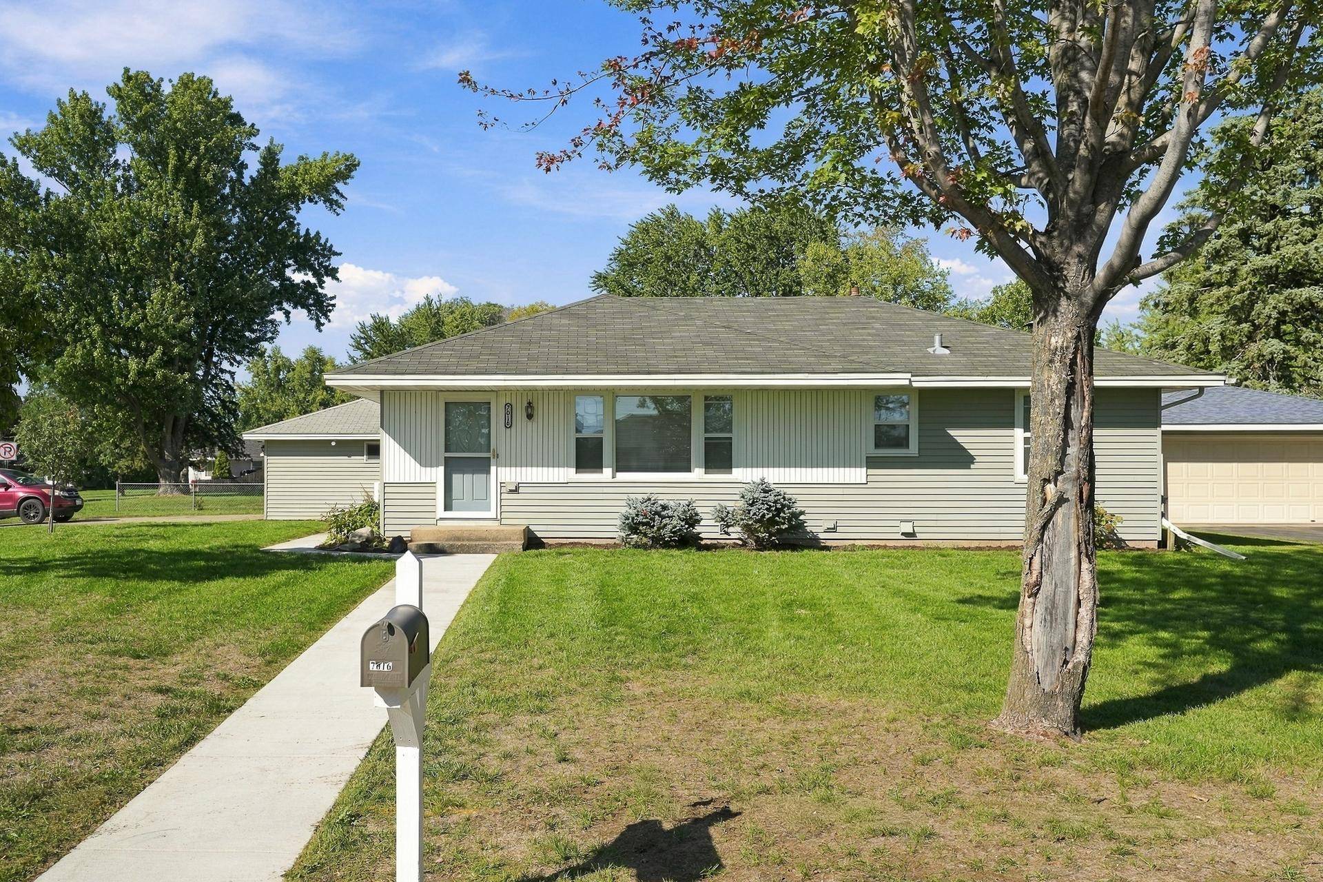 7016 90th ST S, Cottage Grove, MN 55016