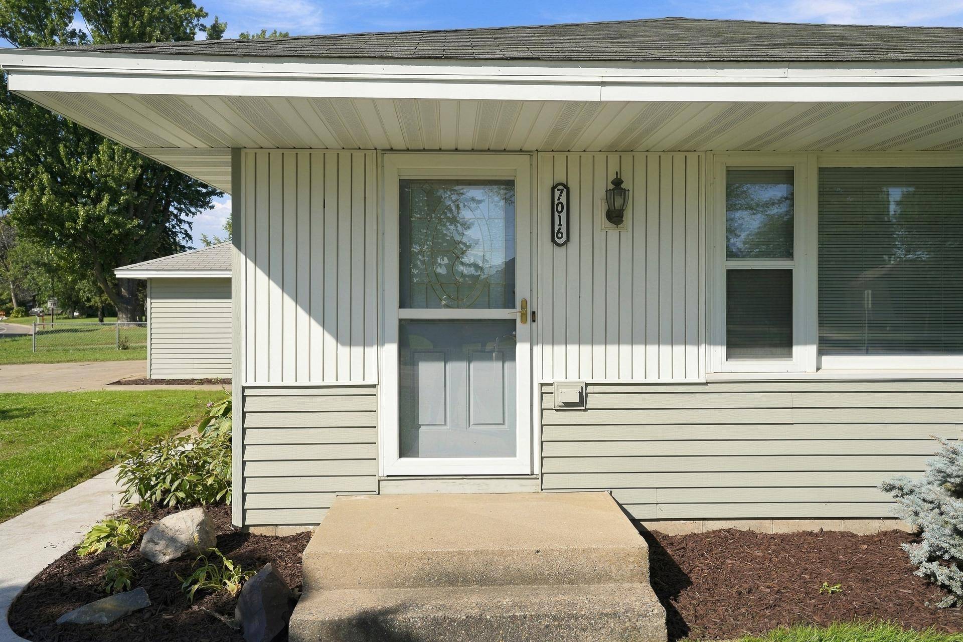7016 90th ST S, Cottage Grove, MN 55016