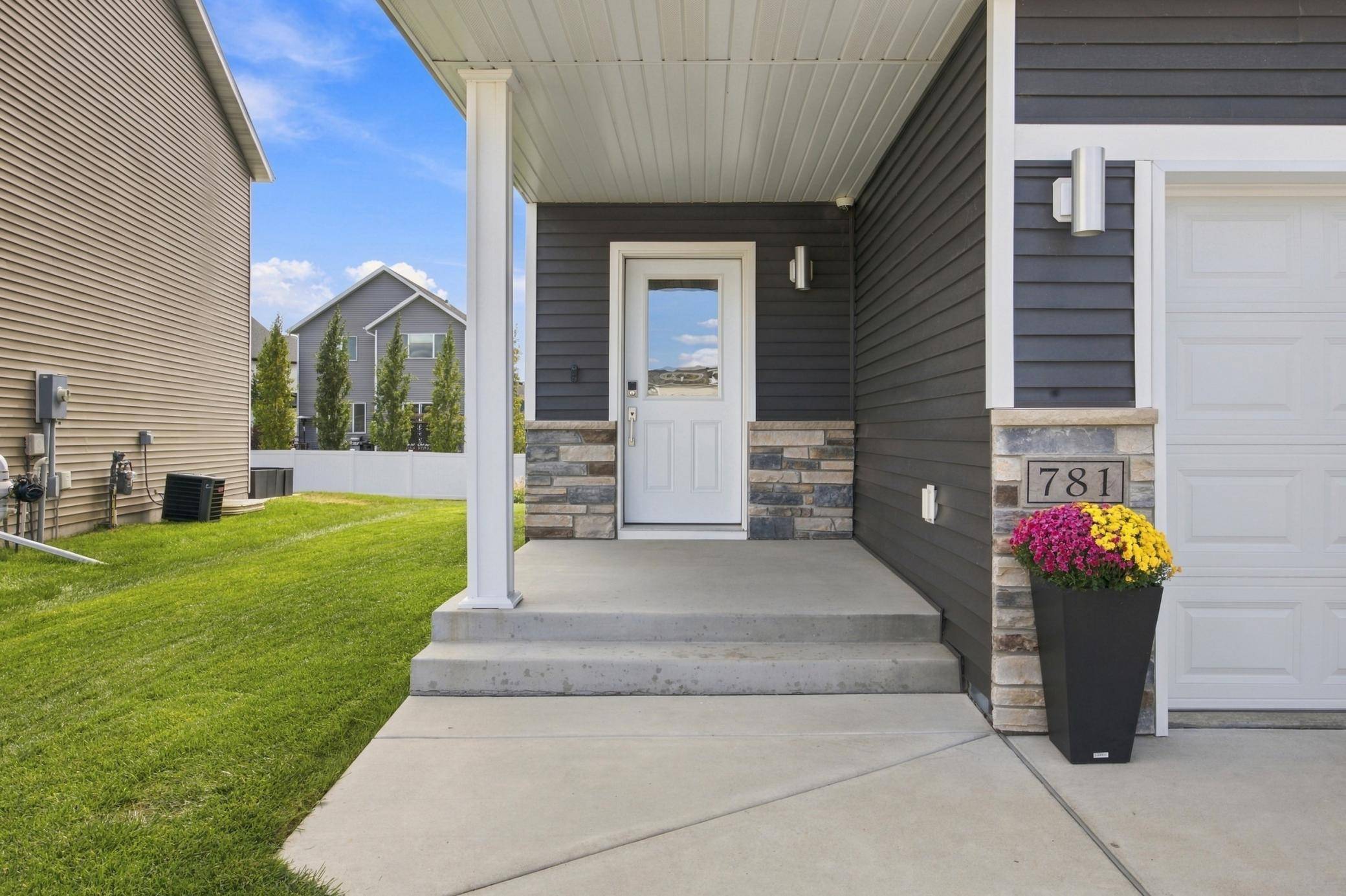 781 Albert DR W, West Fargo, ND 58078