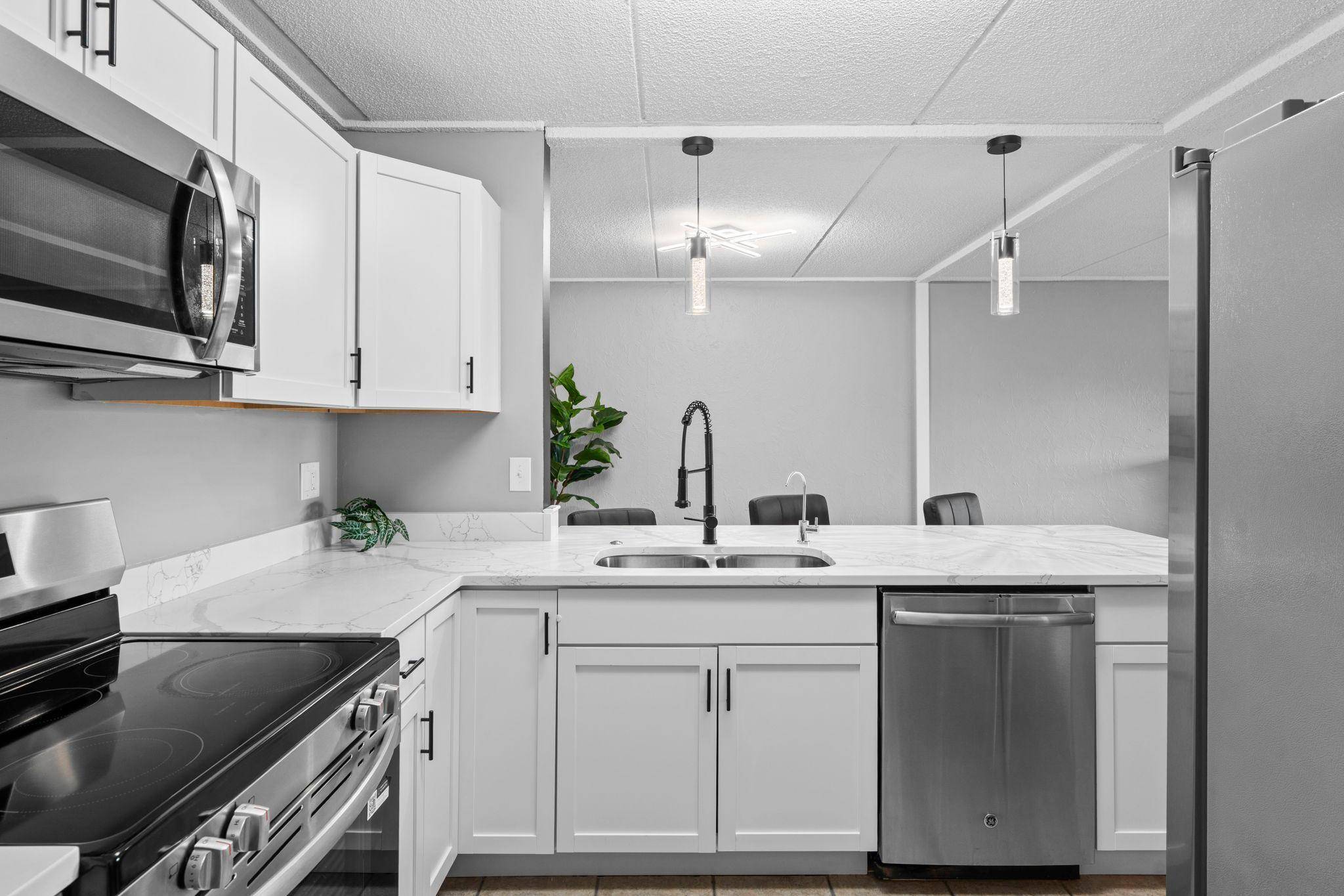 10501 Cedar Lake RD #512, Minnetonka, MN 55305