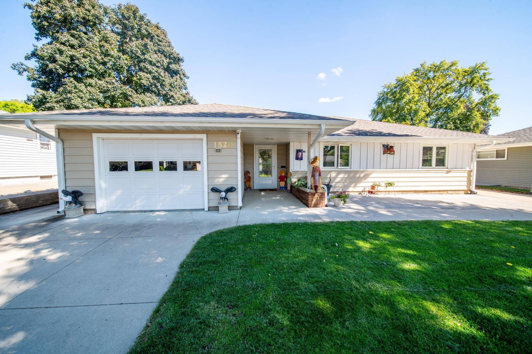 1520 10th AVE NE, Rochester, MN 55906
