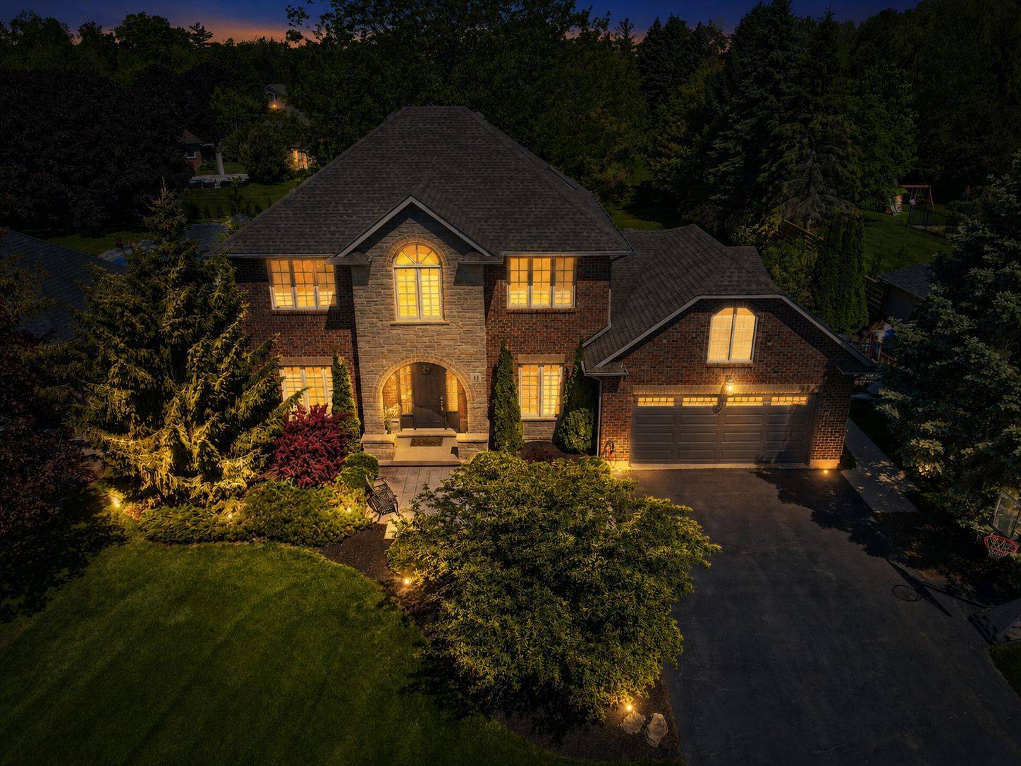 11 Elderberry LN, Hamilton, ON L0R 1H2