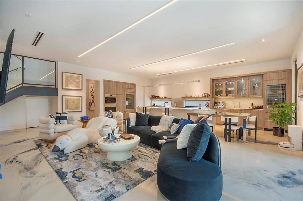 60 Vanguard Way, Dallas, TX 75243