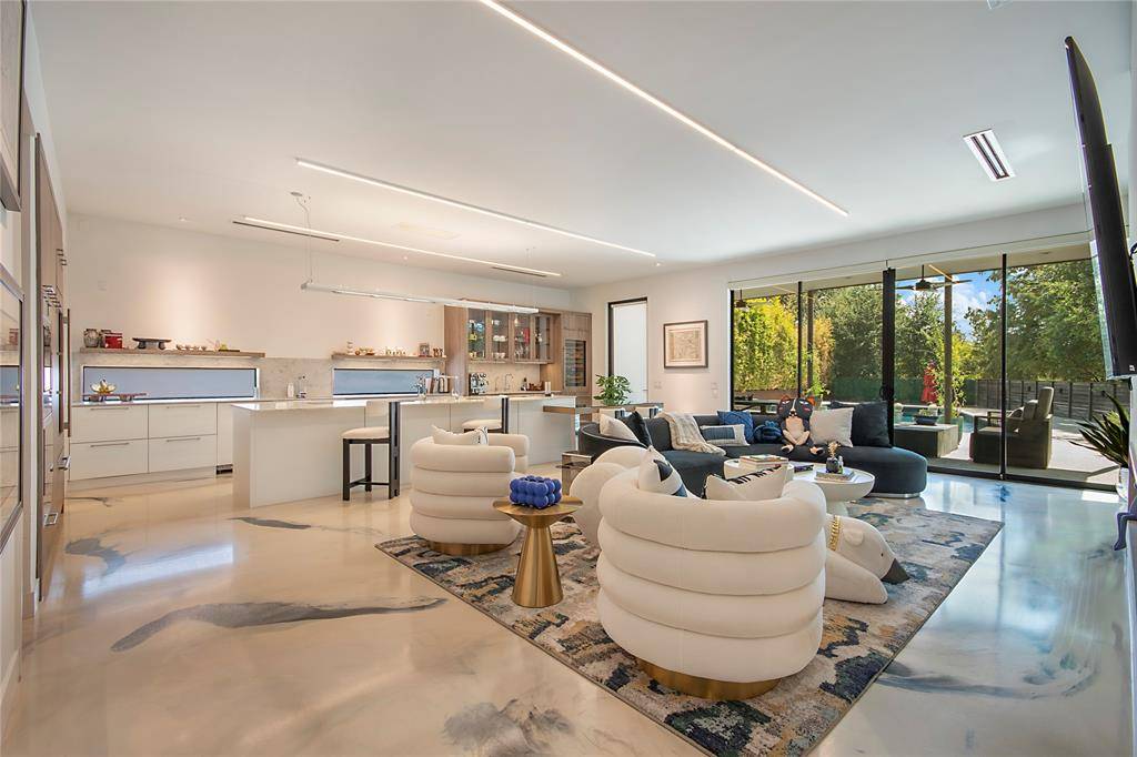 60 Vanguard Way, Dallas, TX 75243