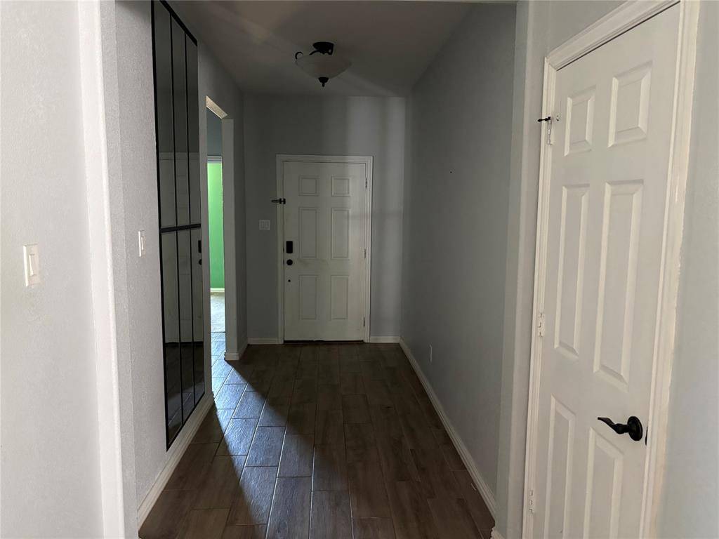 208 Flower Ridge Drive, Fort Worth, TX 76108