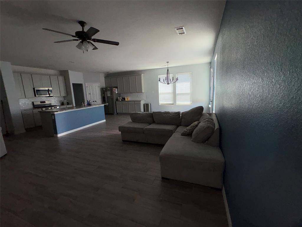 208 Flower Ridge Drive, Fort Worth, TX 76108