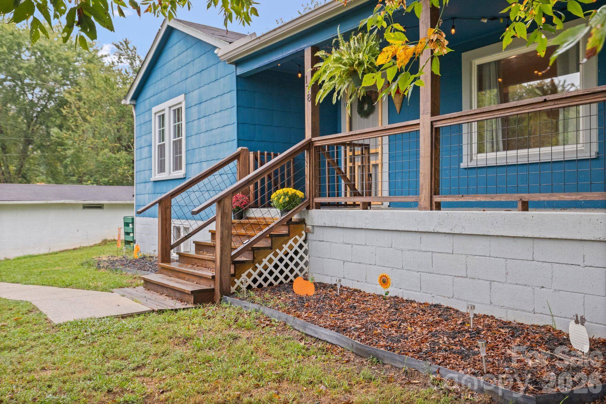 178 Collins DR, Clyde, NC 28721