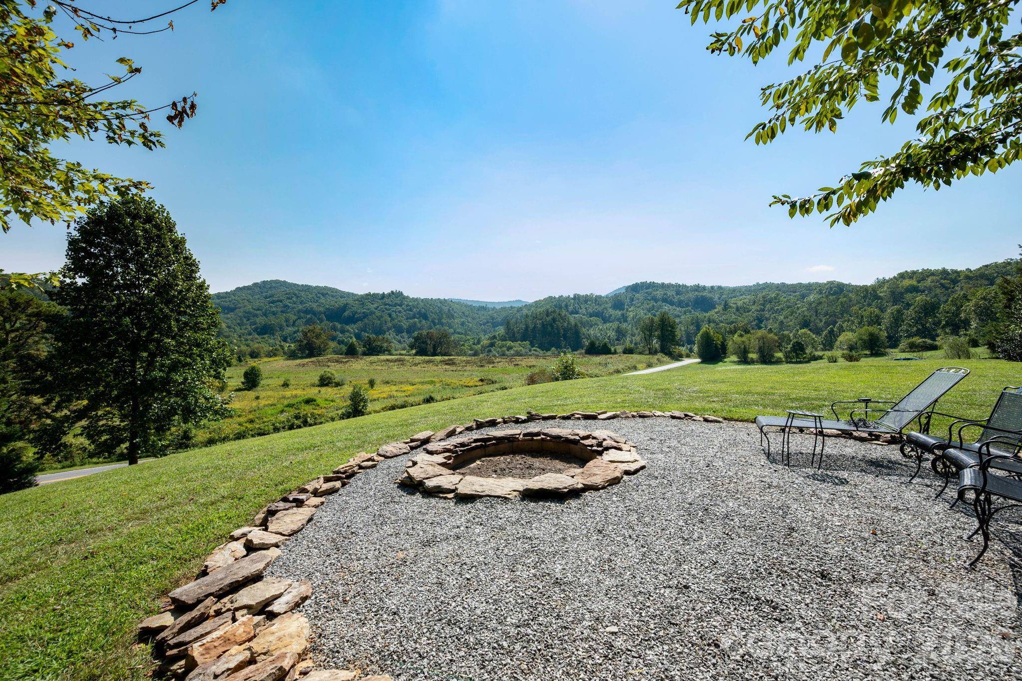 658 Pleasant Grove Church RD, Hendersonville, NC 28739