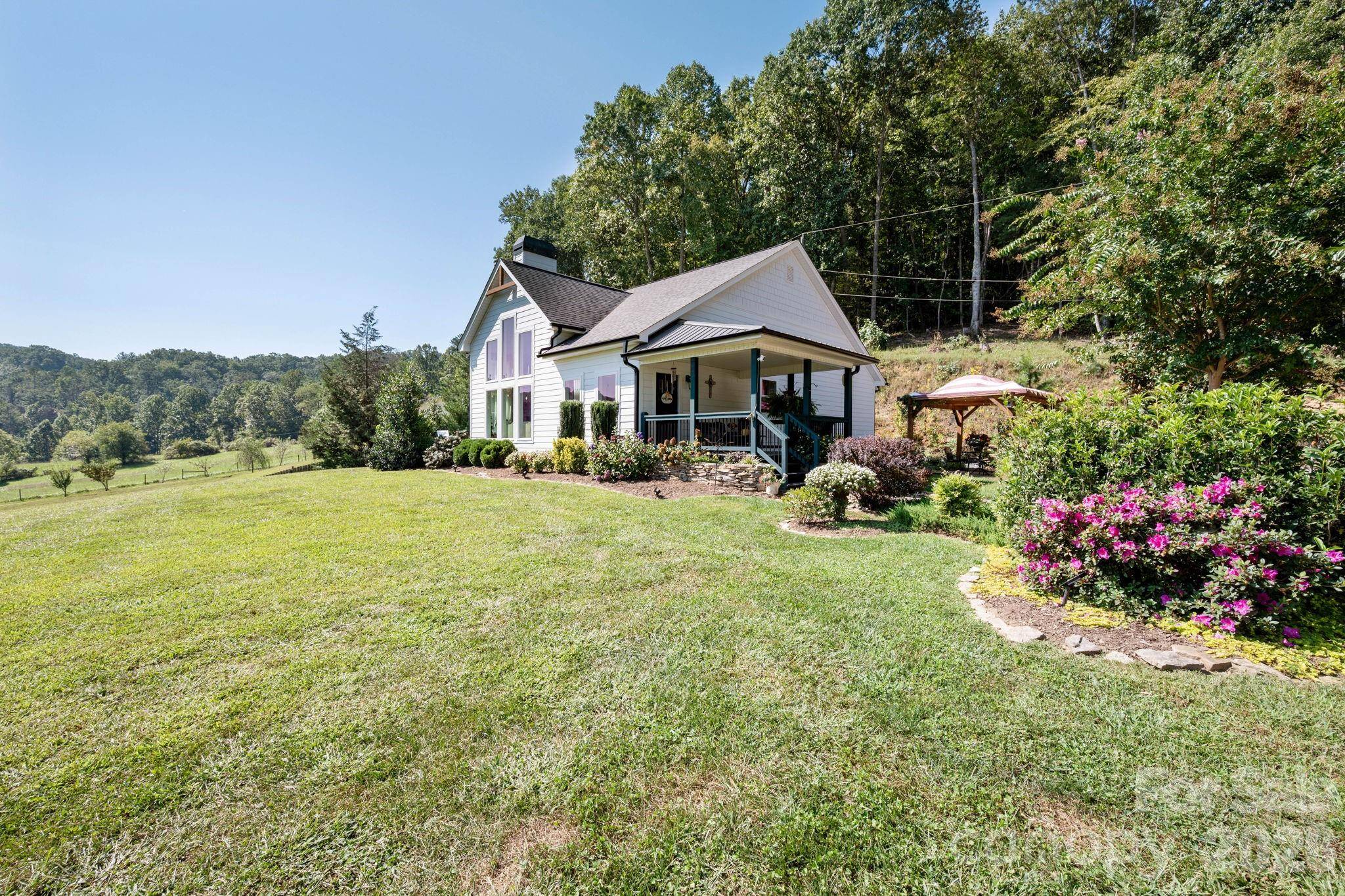 658 Pleasant Grove Church RD, Hendersonville, NC 28739