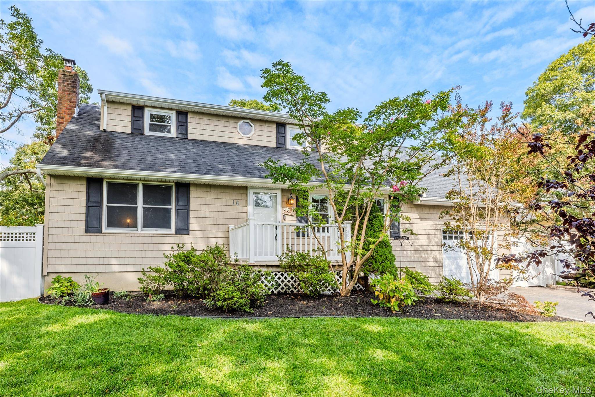 16 Hewitt BLVD, Center Moriches, NY 11934