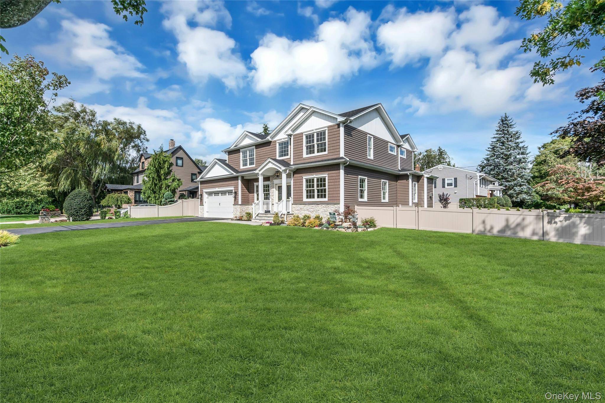 52 Linden AVE, Bethpage, NY 11714