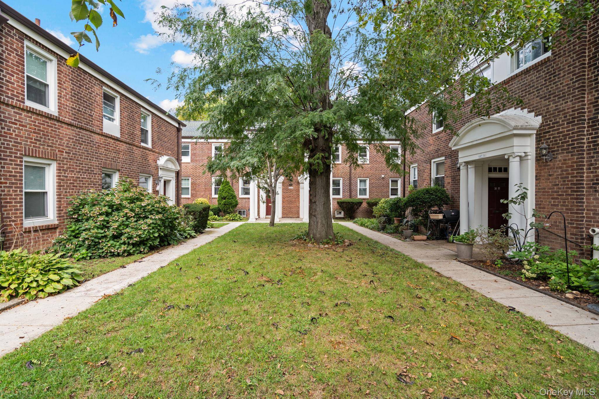 14749 Charter RD #21B, Briarwood, NY 11435