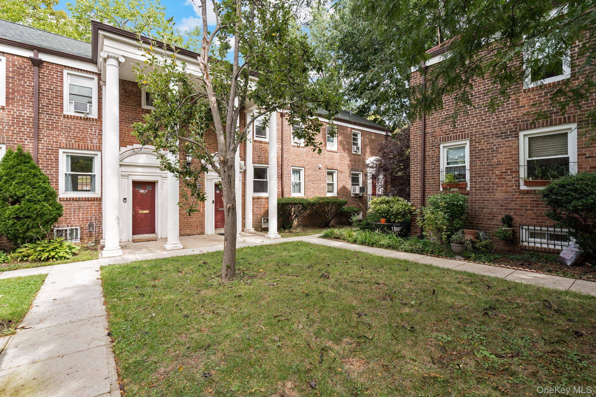 14749 Charter RD #21B, Briarwood, NY 11435