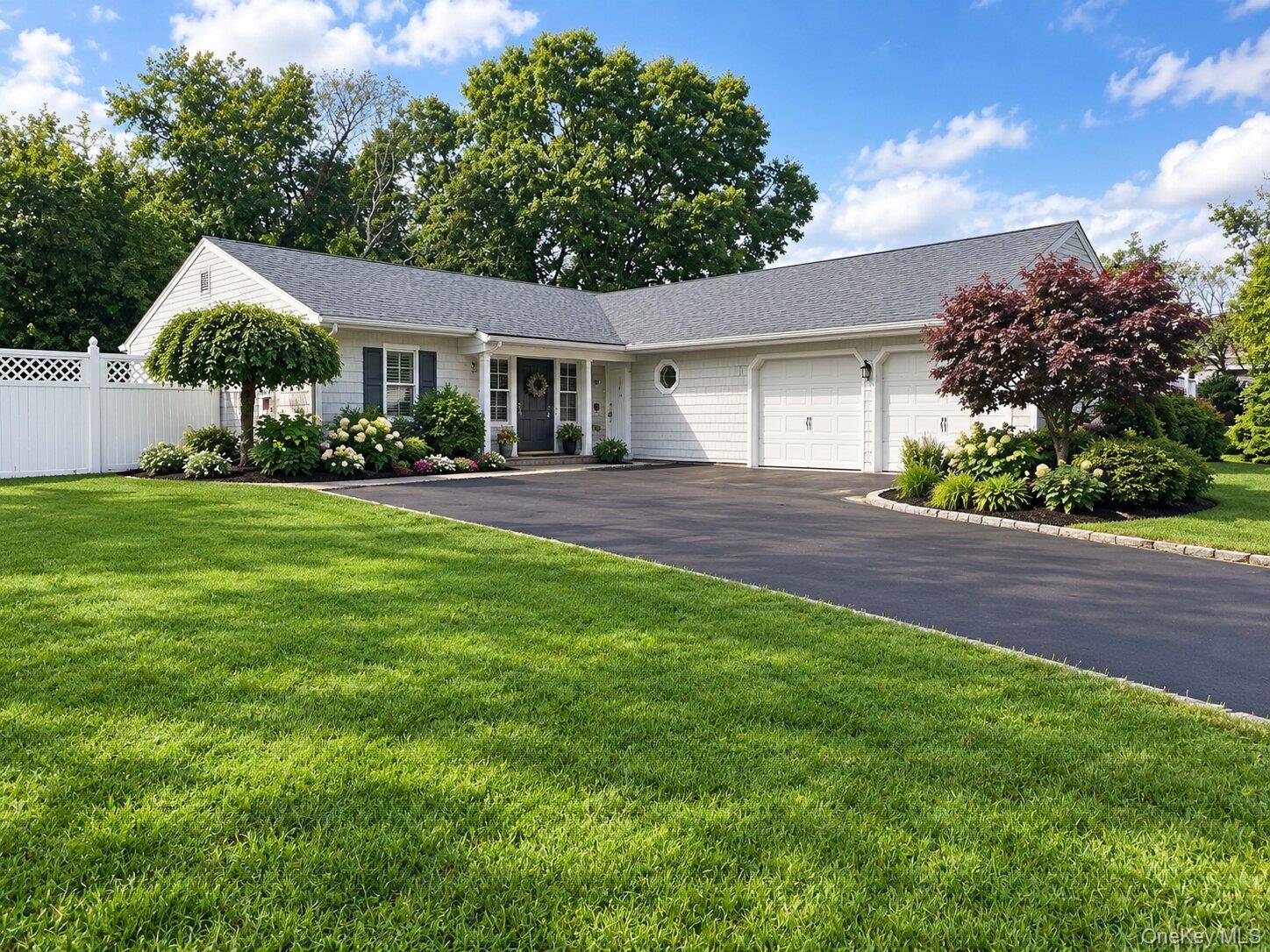 4 Carston ST, Selden, NY 11784