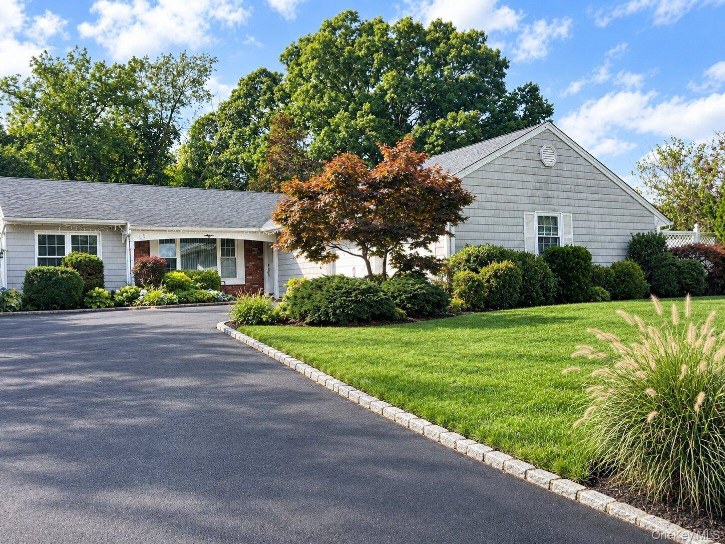 4 Carston ST, Selden, NY 11784