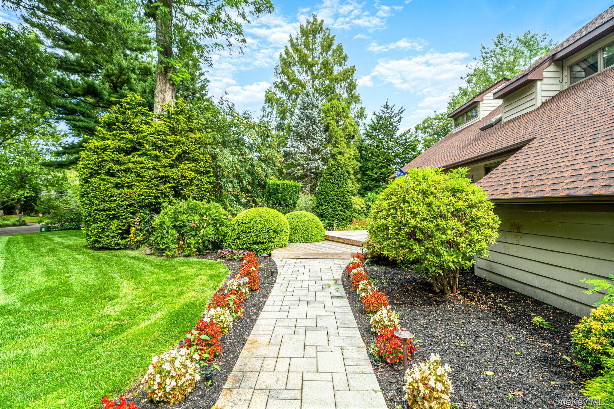 4 Kroft CT, Huntington, NY 11743