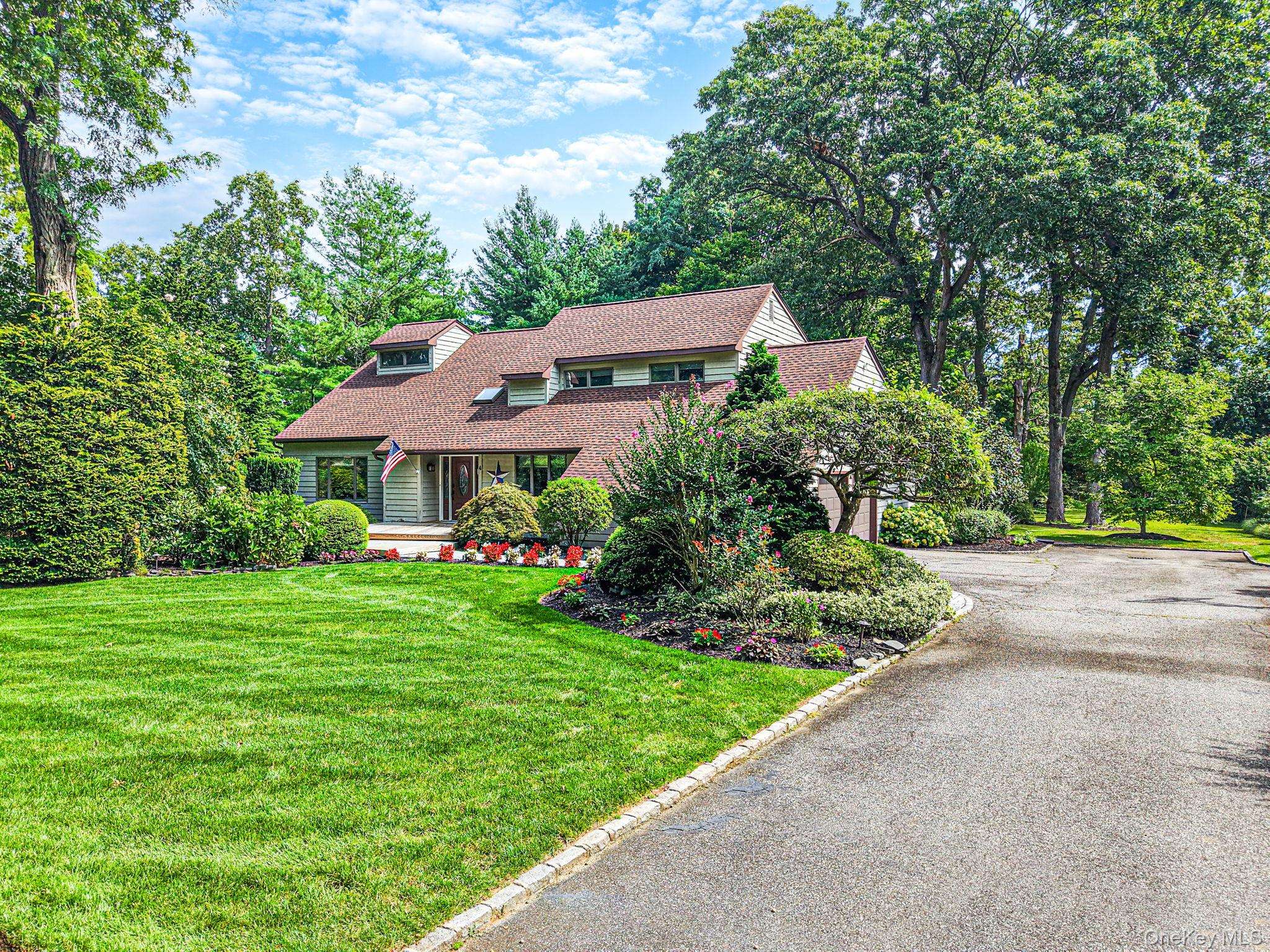 4 Kroft CT, Huntington, NY 11743