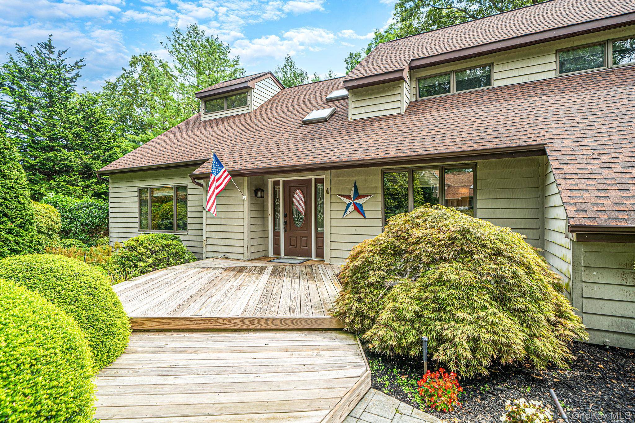 4 Kroft CT, Huntington, NY 11743