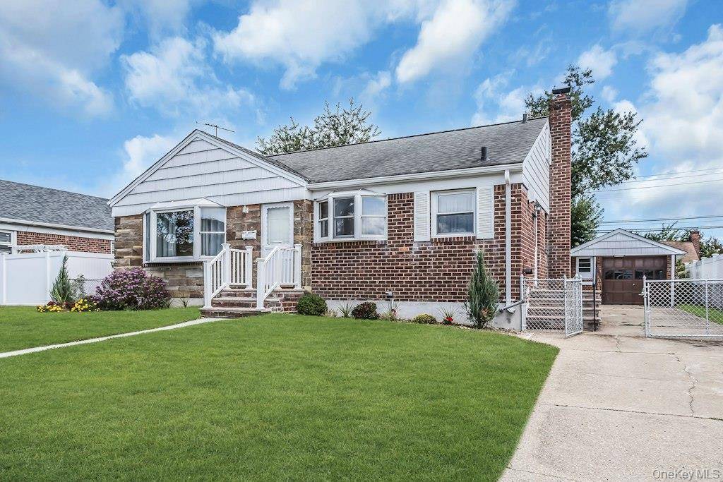 74 Bette RD, East Meadow, NY 11554
