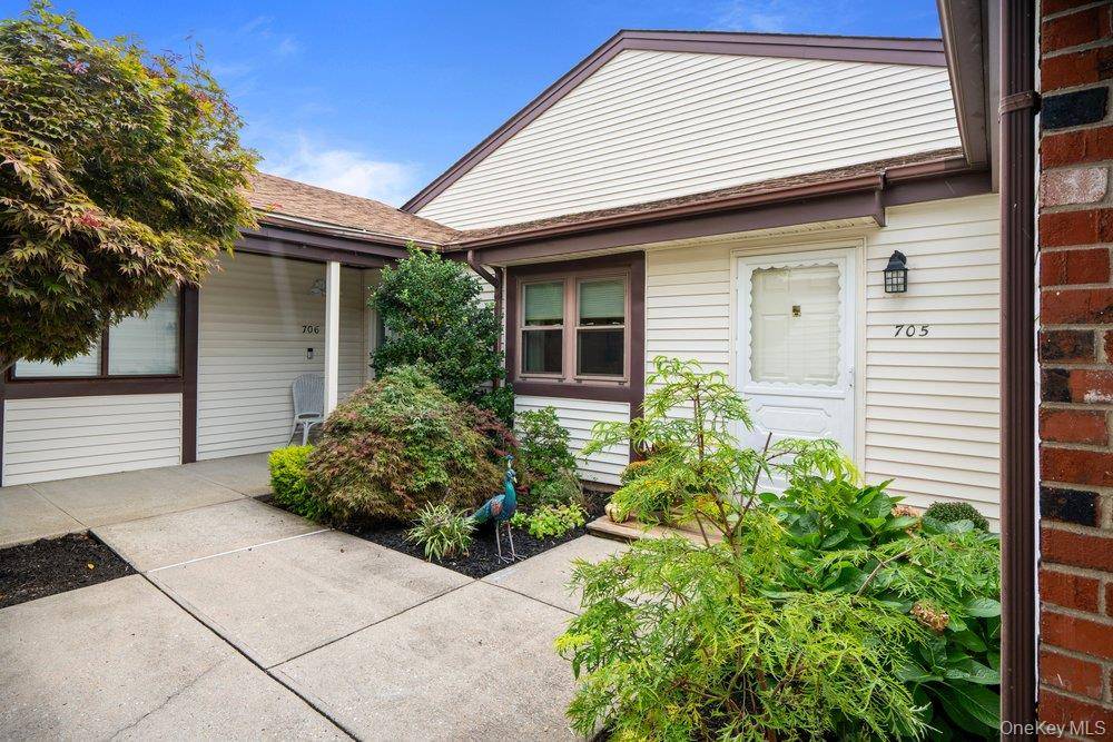705 Alden CT, Saint James, NY 11780