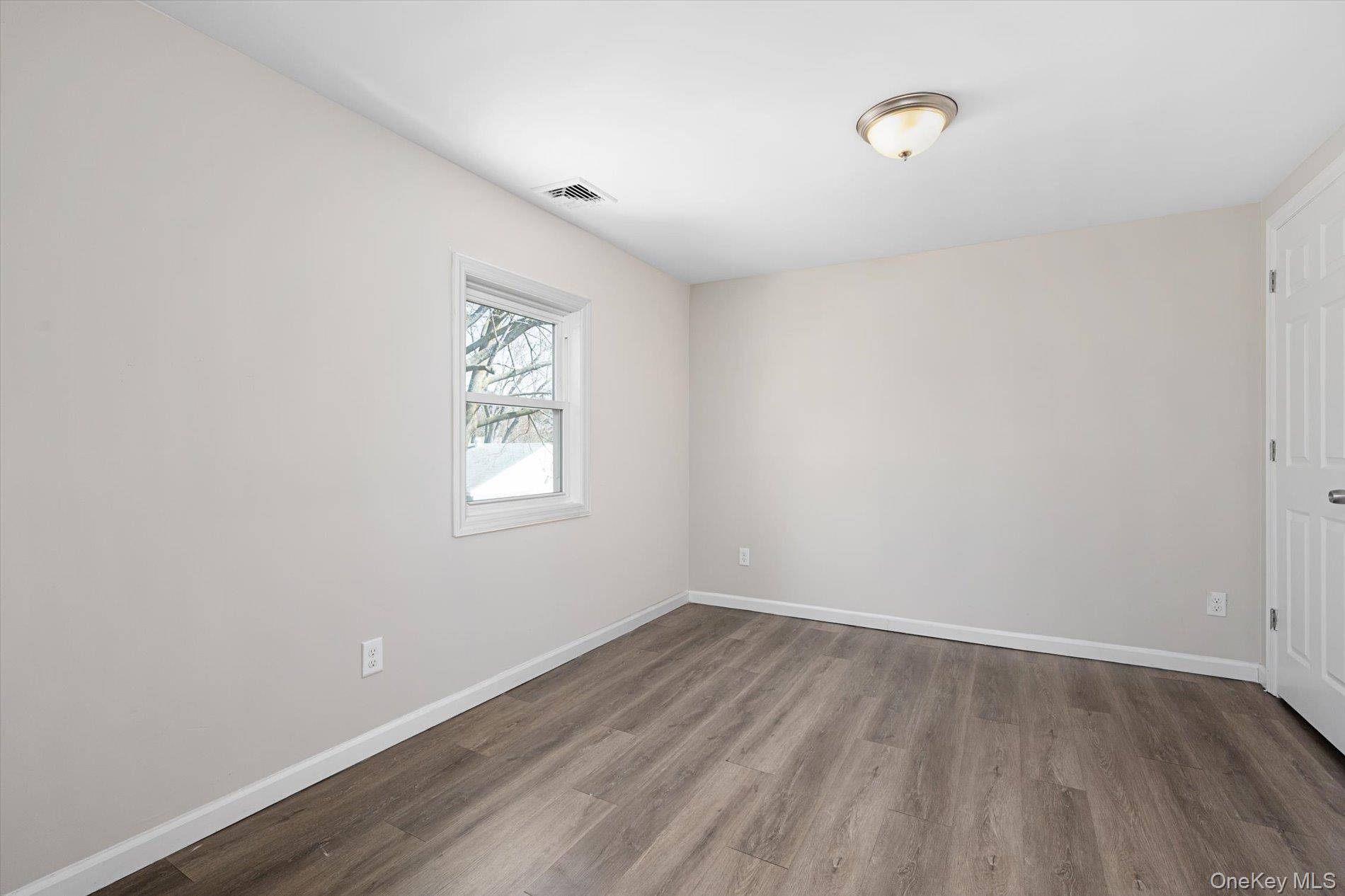 8 E 14th ST, Huntington Station, NY 11746