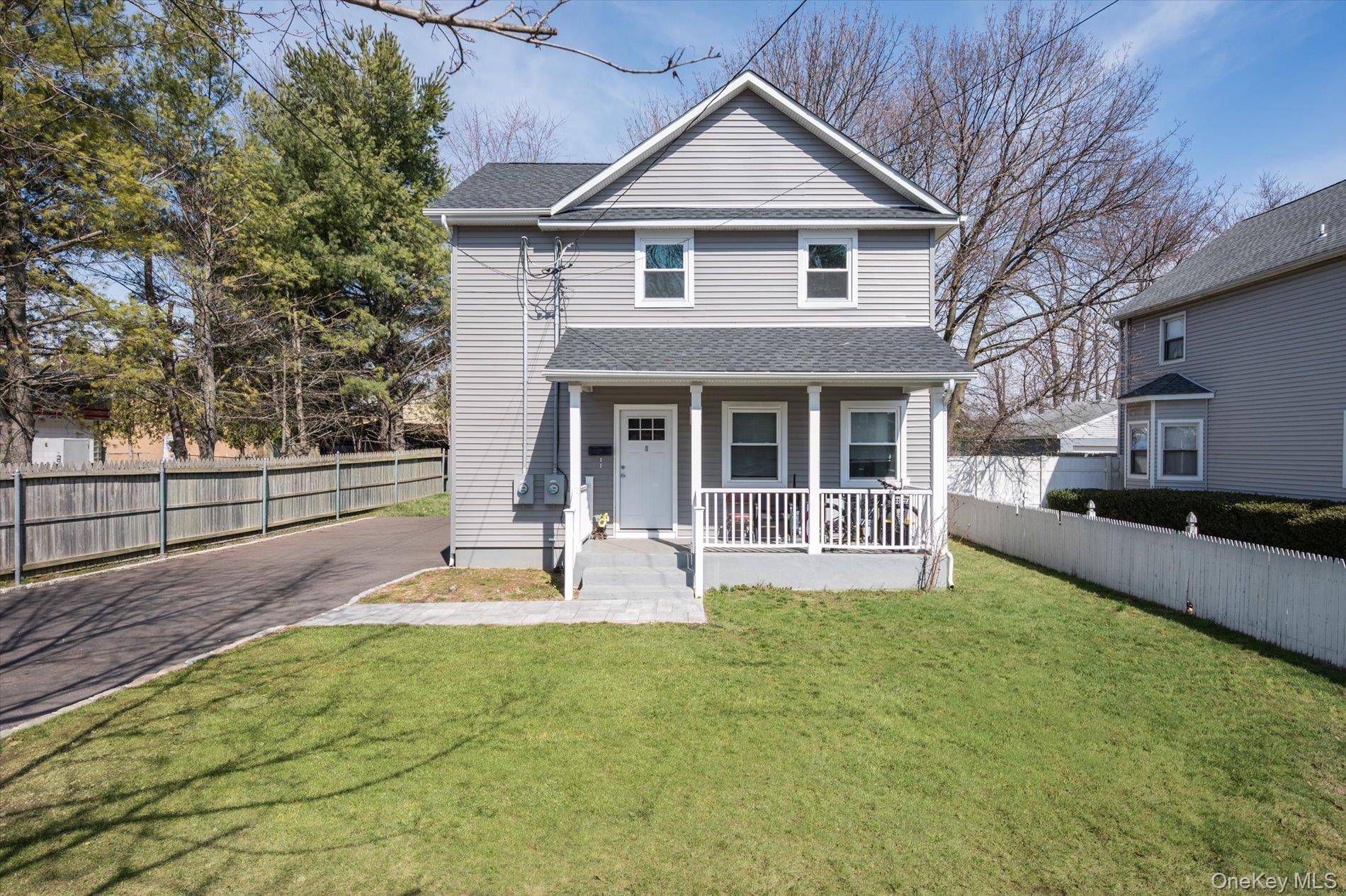 8 E 14th ST, Huntington Station, NY 11746