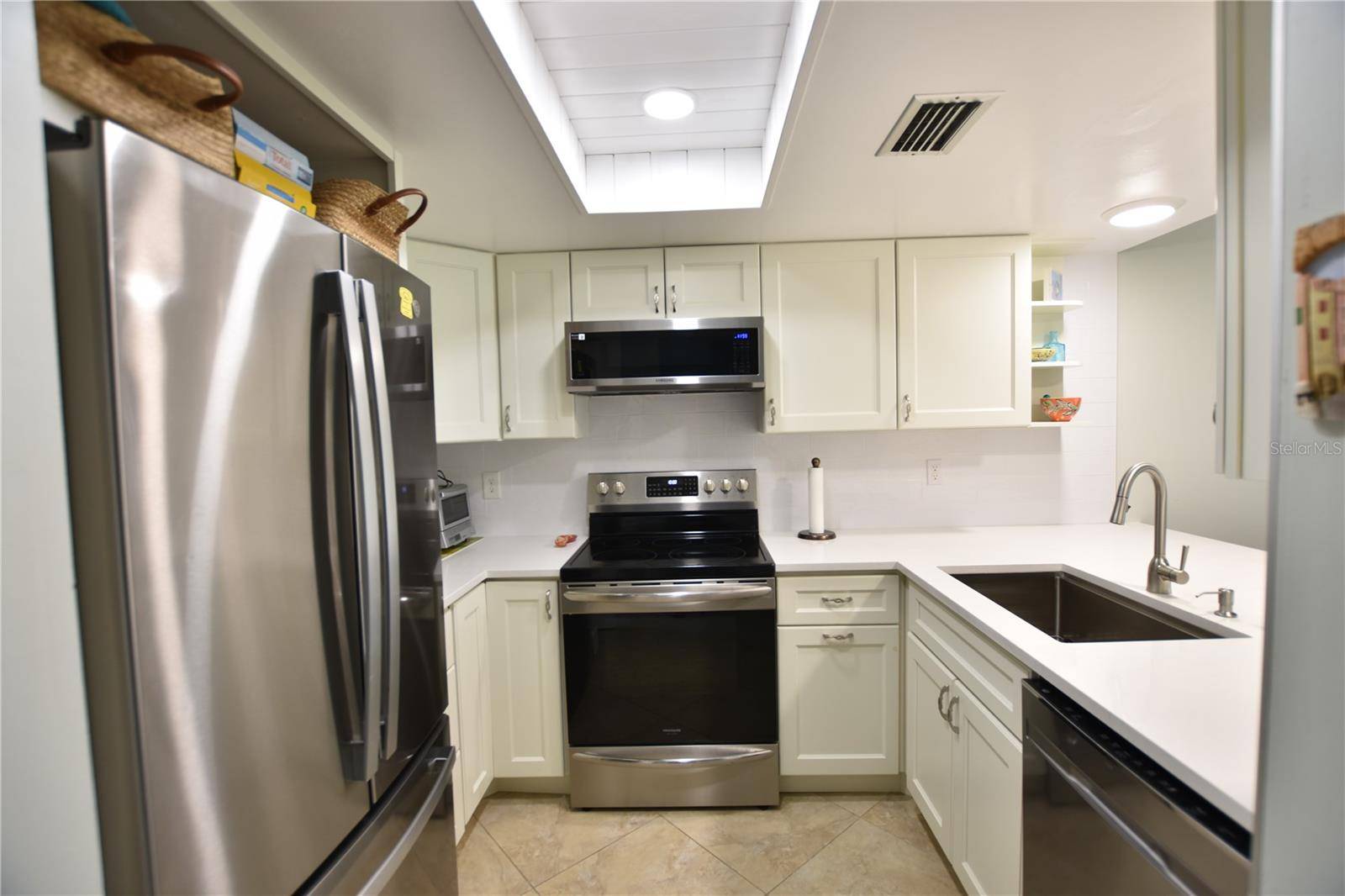 4610 RINGWOOD MEADOW #17, Sarasota, FL 34235