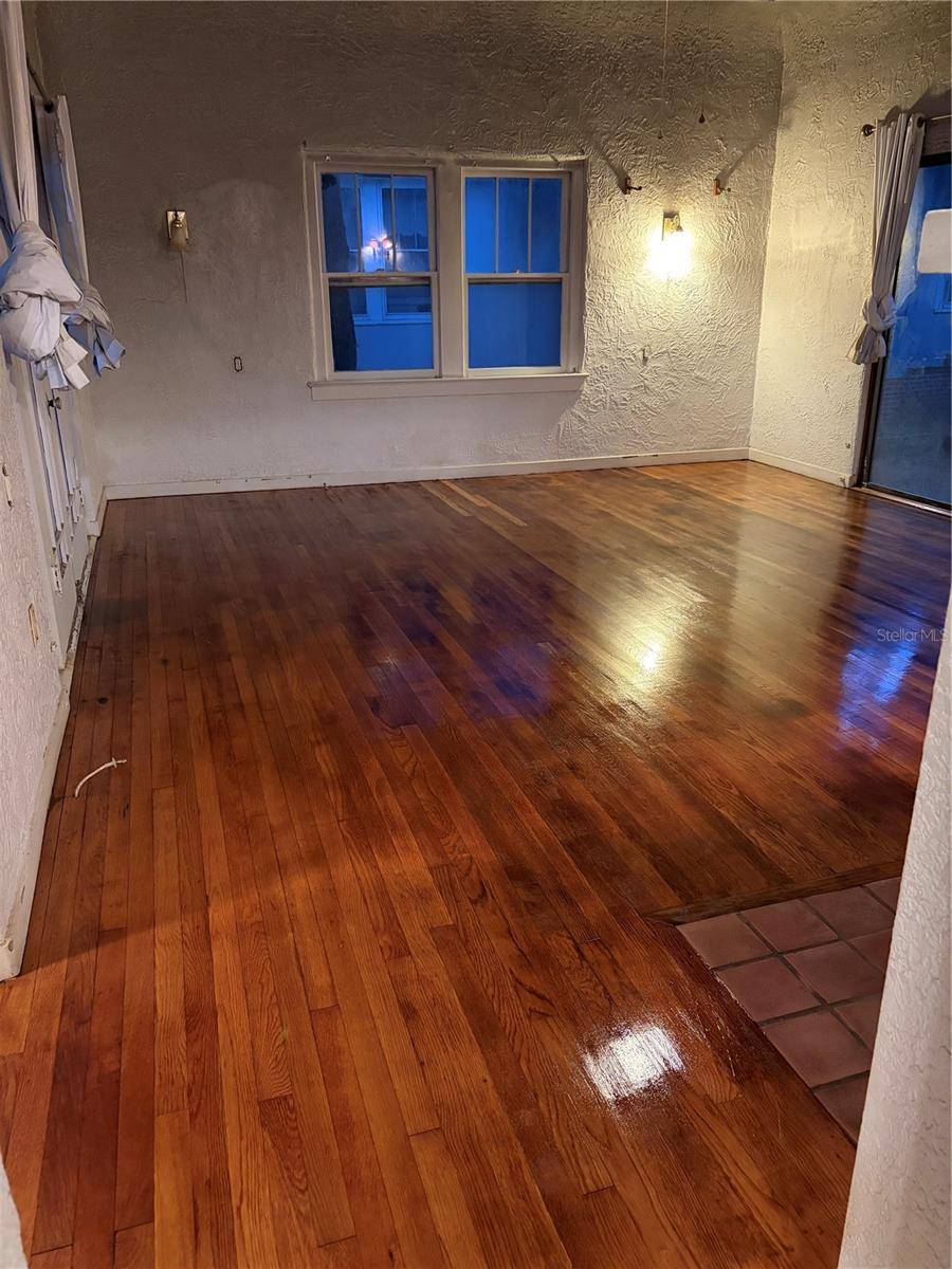 19 W PENDLETON AVE, Eustis, FL 32726