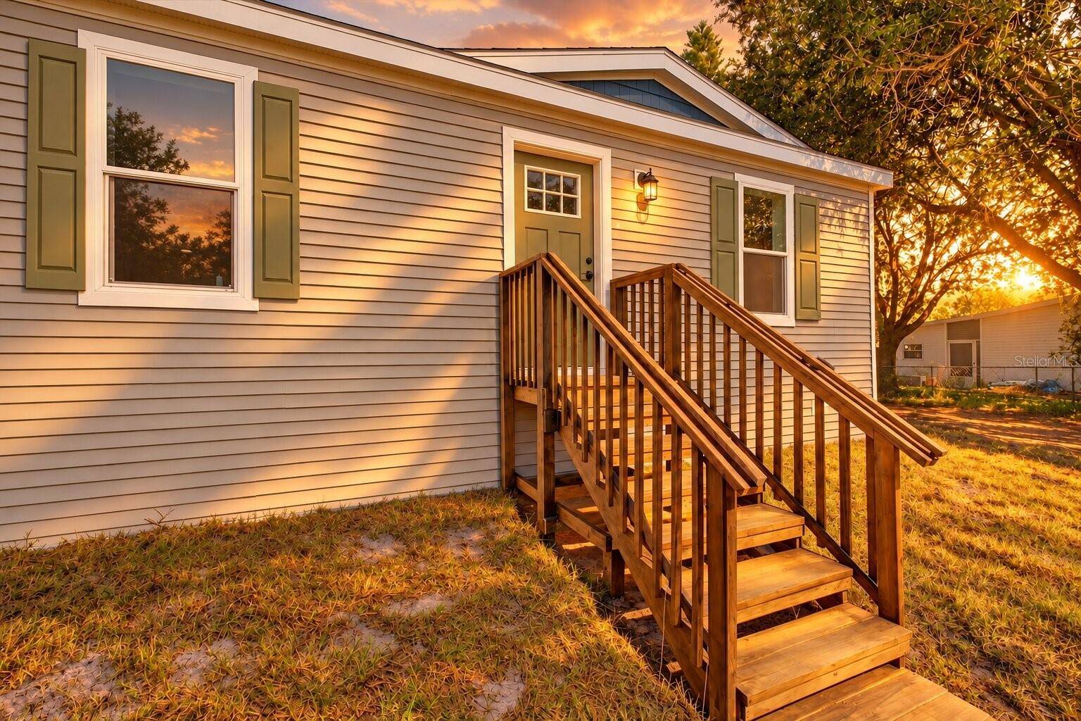 2207 HIALEAH AVE, Leesburg, FL 34748