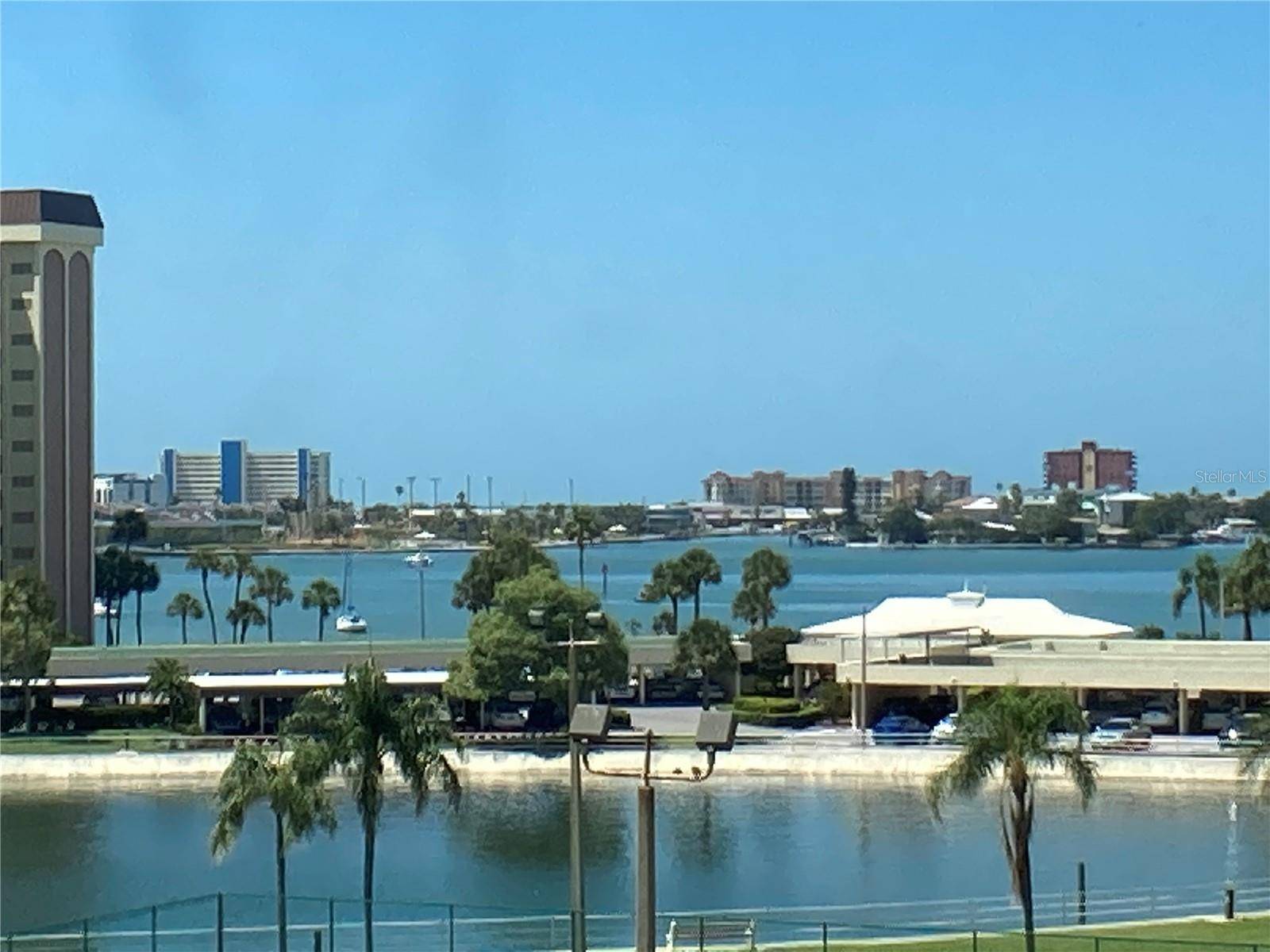 4650 COVE CIR #UNIT 311, St Petersburg, FL 33708