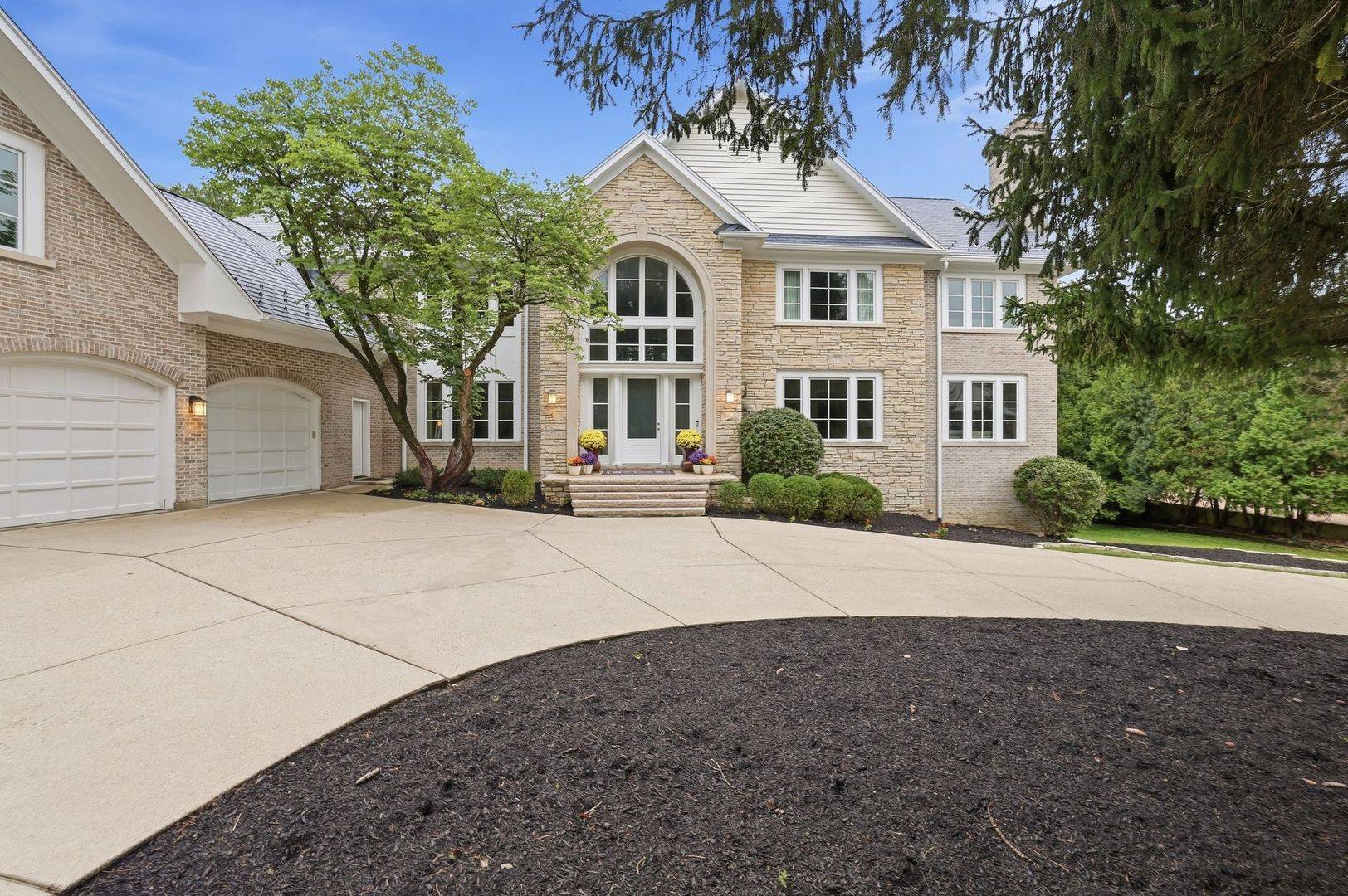 3 Hillburn CT, North Barrington, IL 60010