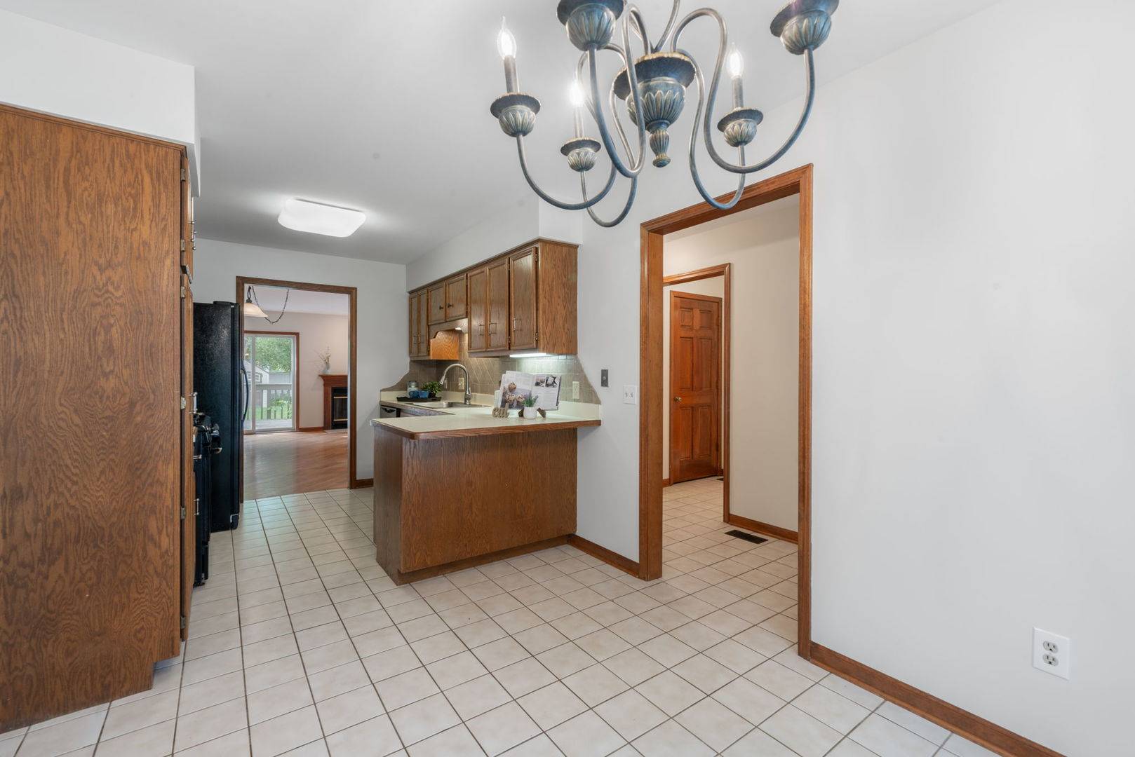 214 S Harrison ST, Geneva, IL 60134