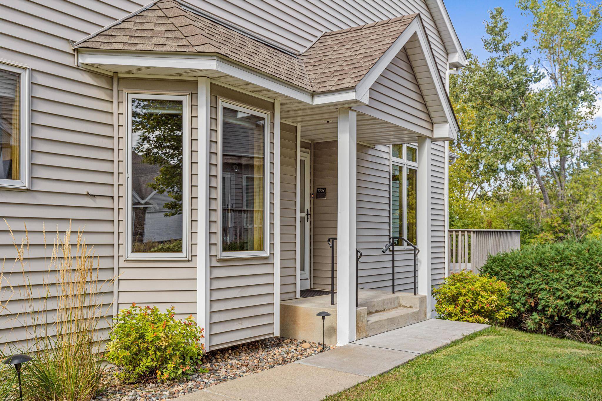 1067 Westcliff Curve, Shoreview, MN 55126