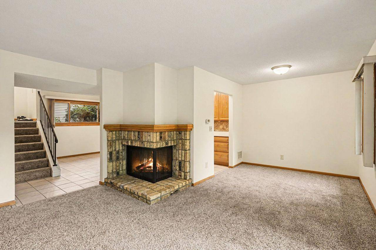 181 River Woods LN, Burnsville, MN 55337