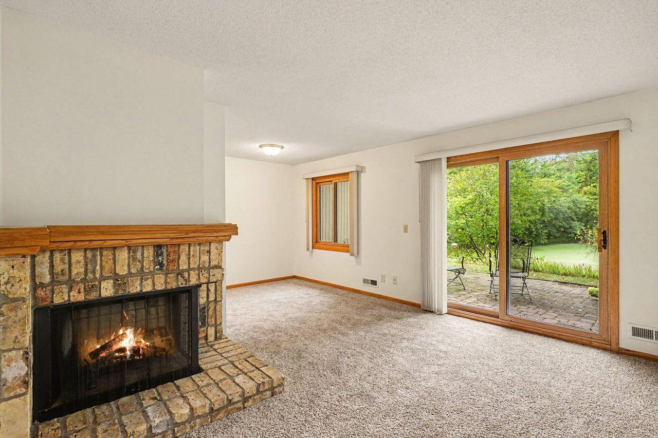 181 River Woods LN, Burnsville, MN 55337