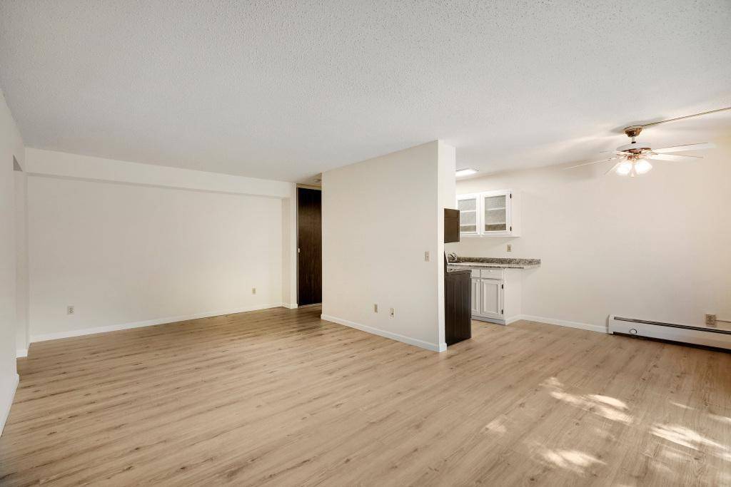 708 Old Settlers TRL #2, Hopkins, MN 55343