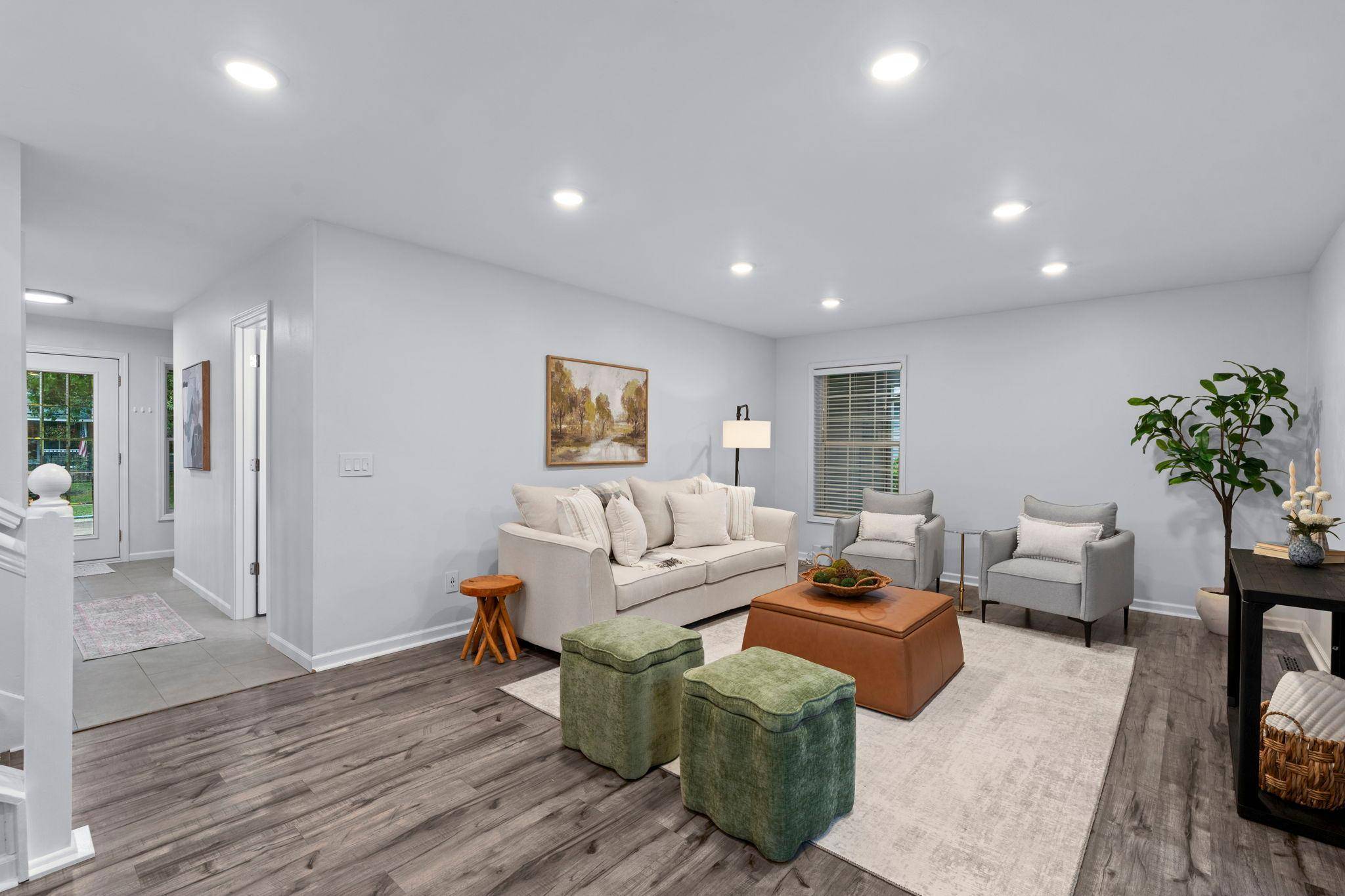 121 Fox Hollow DR, Chanhassen, MN 55317