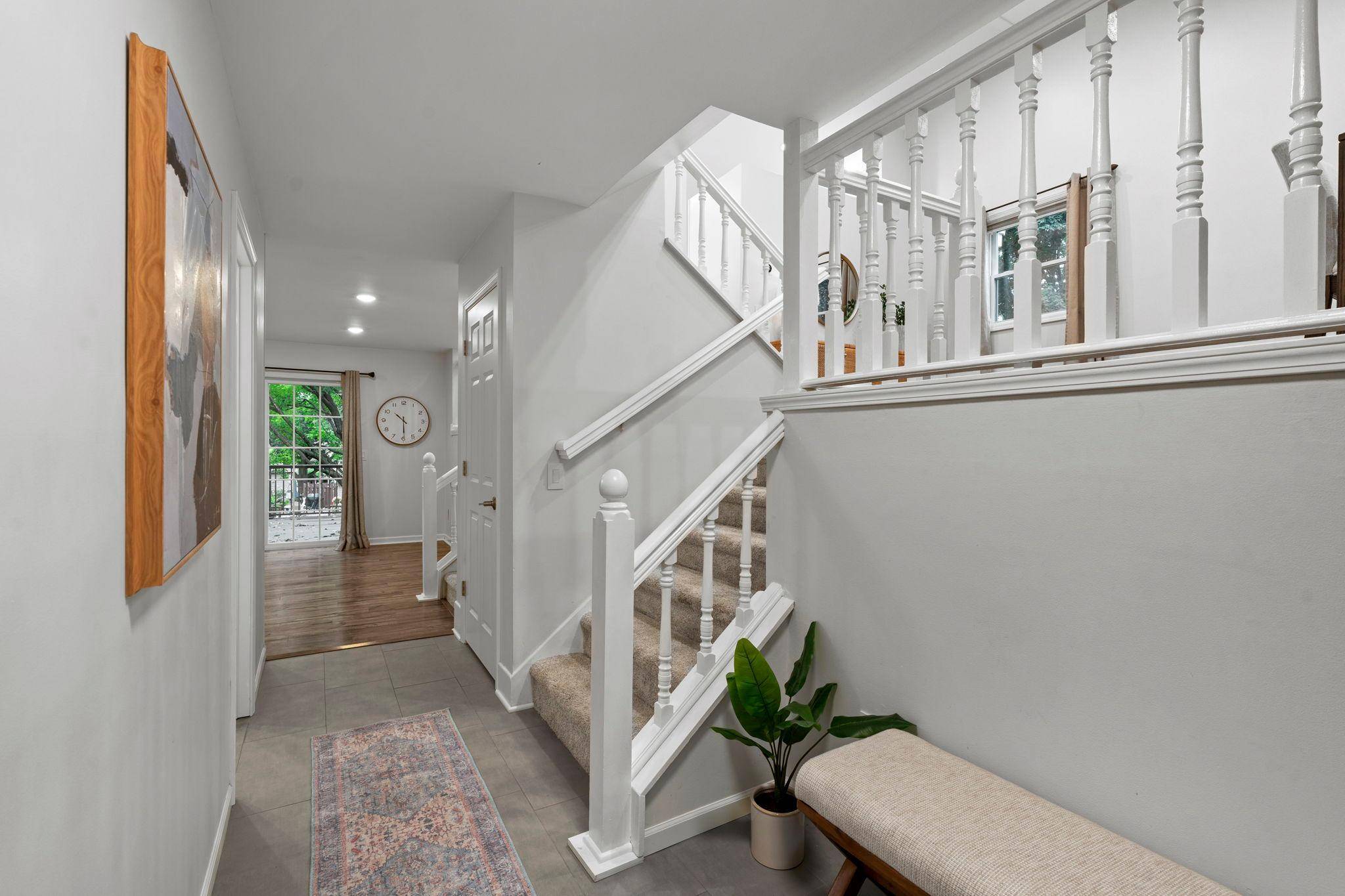 121 Fox Hollow DR, Chanhassen, MN 55317