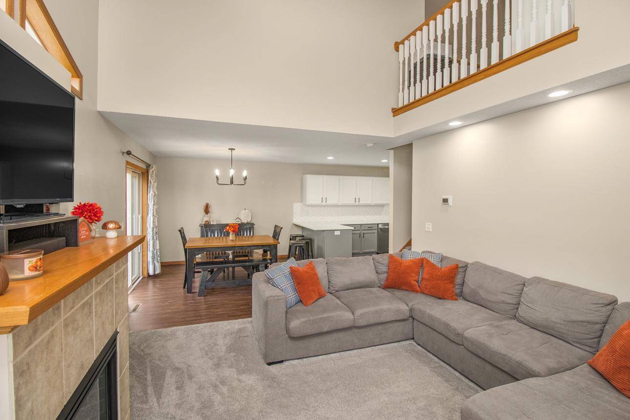 1665 Lexington LN, Shakopee, MN 55379