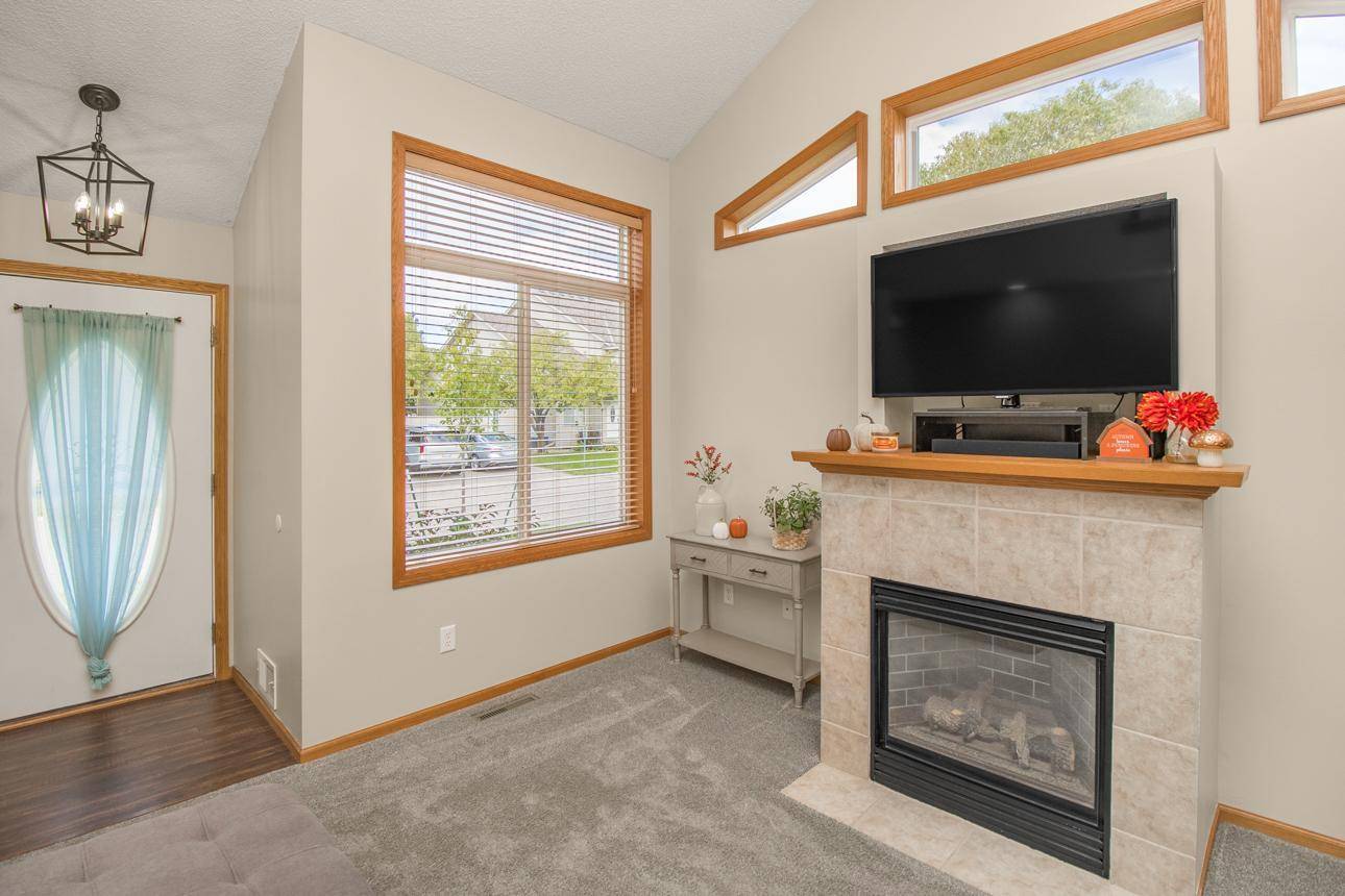 1665 Lexington LN, Shakopee, MN 55379