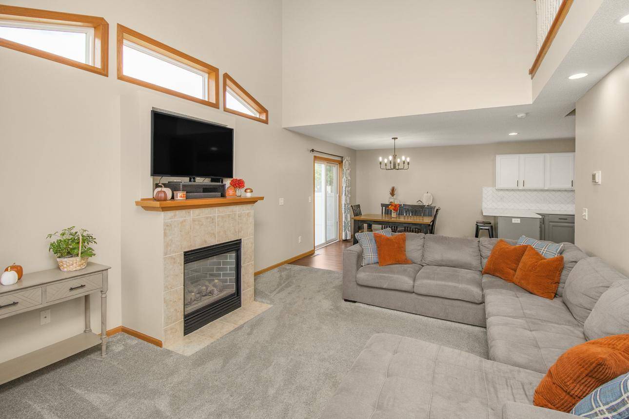 1665 Lexington LN, Shakopee, MN 55379