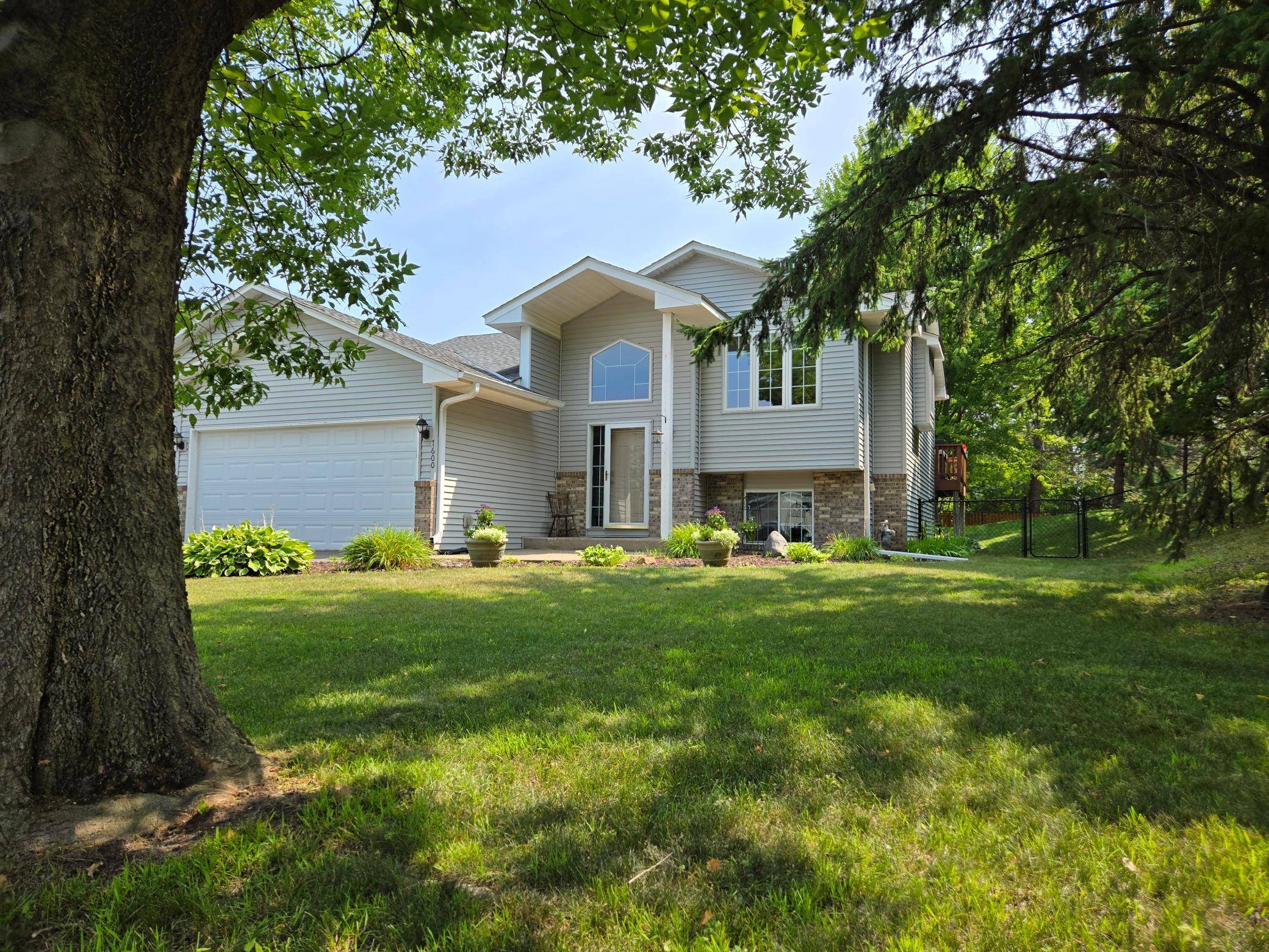 7600 Palomino LN, Lino Lakes, MN 55014