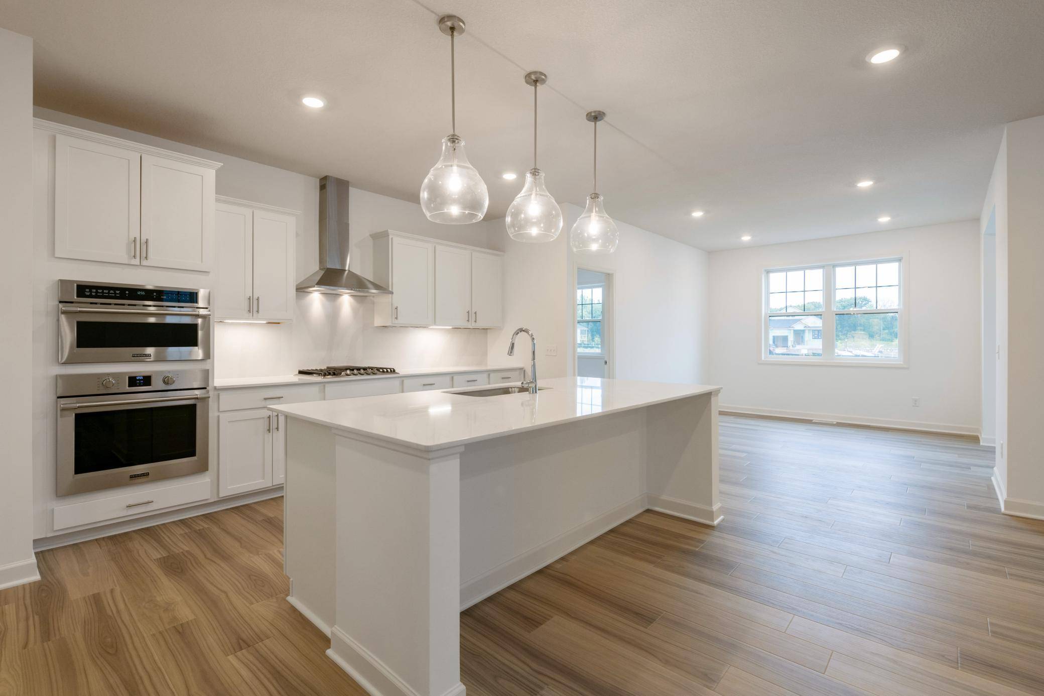 5180 Long Pointe Bay, Woodbury, MN 55129
