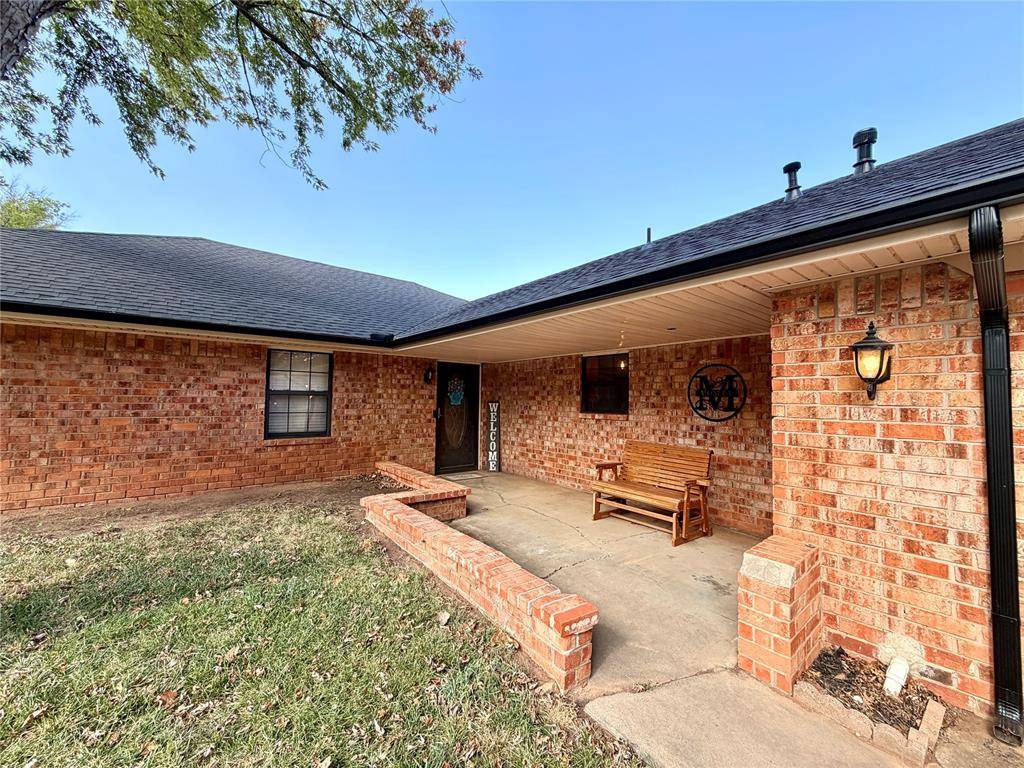 2706 Timber CT, Chickasha, OK 73018